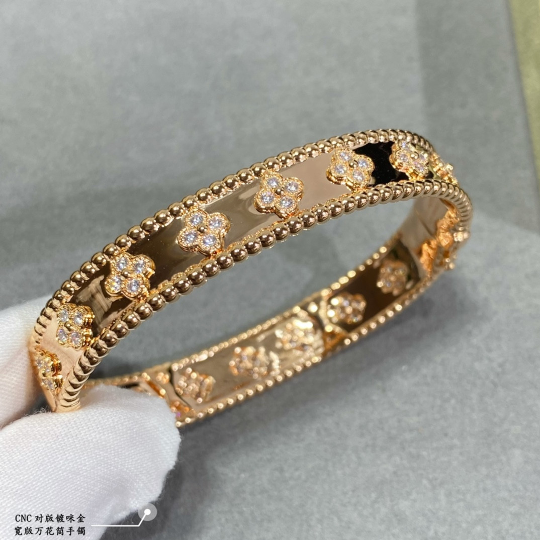 V*N CL*F & arpels wide kaleidoscope bracelet