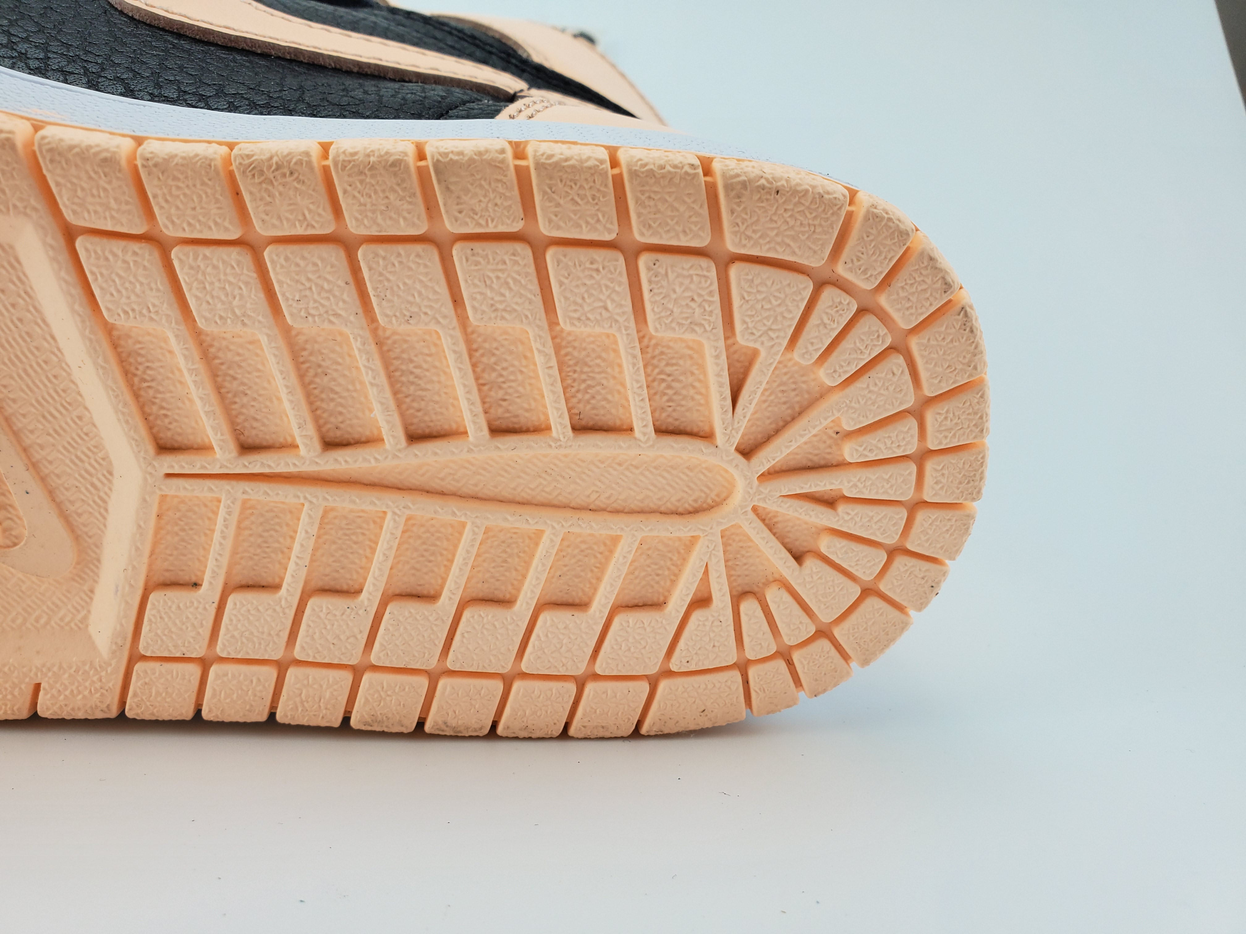 Jordan 1 Retro High Black Crimson Tint