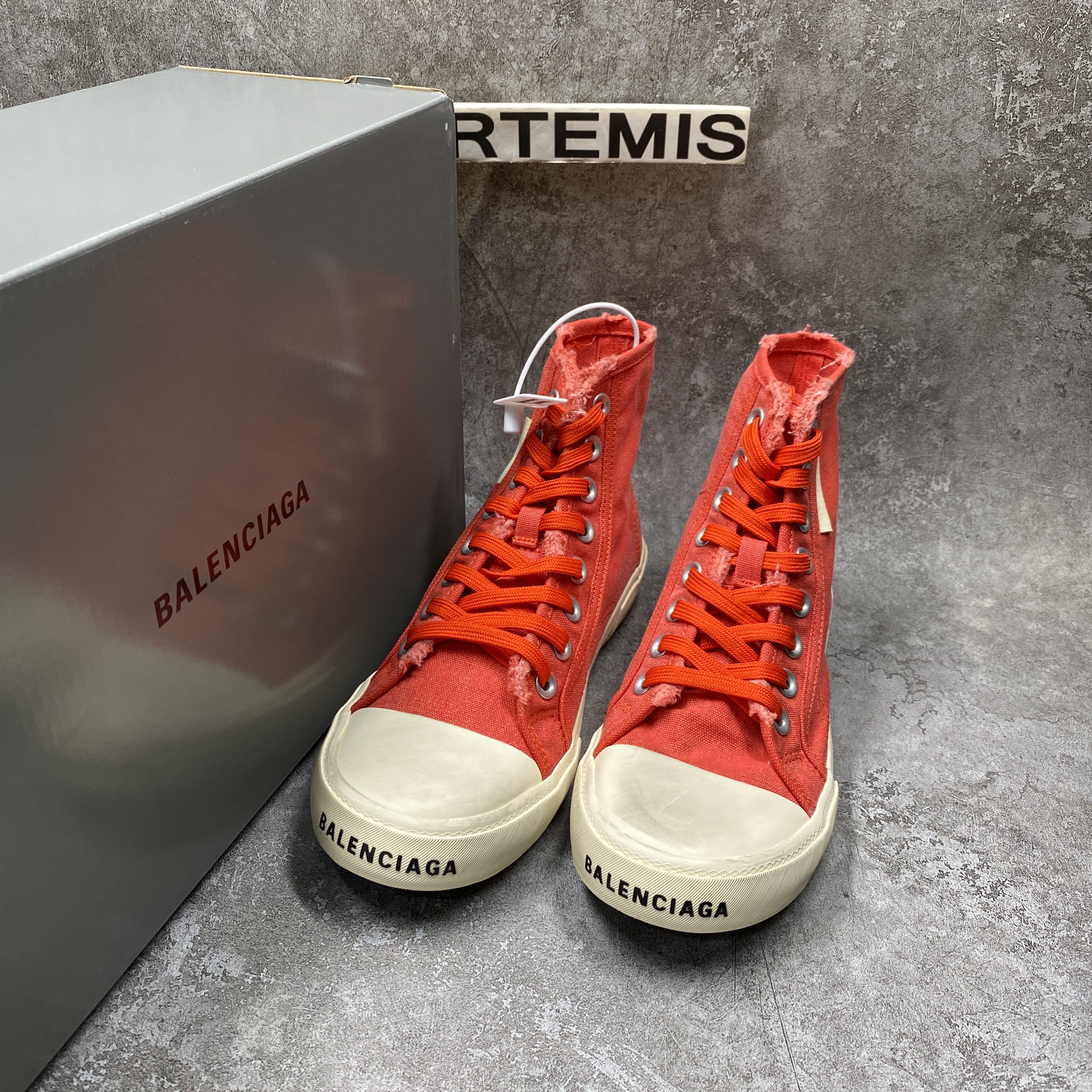 PARIS HIGH TOP SNEAKER IN RED