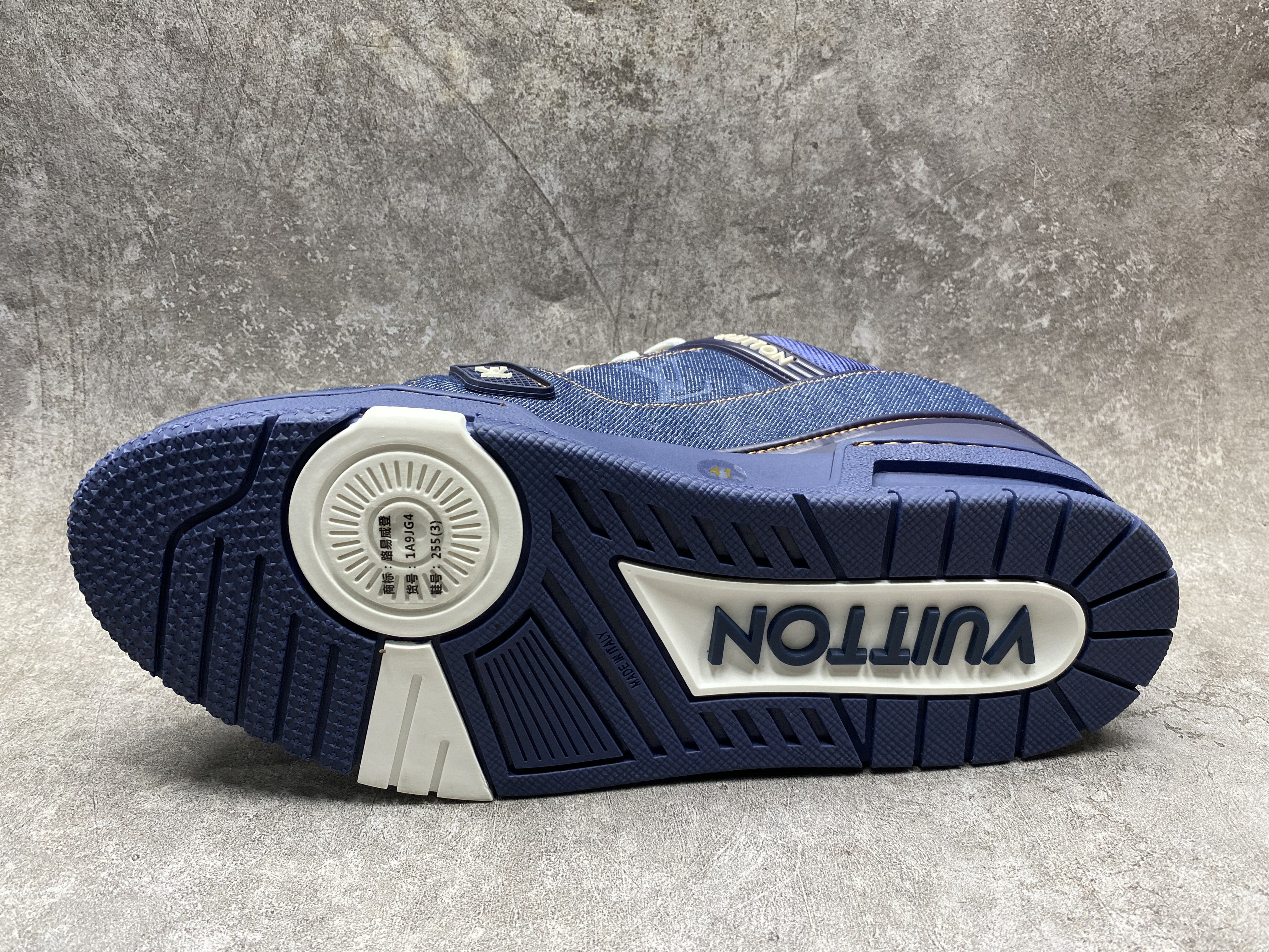 UA LV Trainer Sneaker