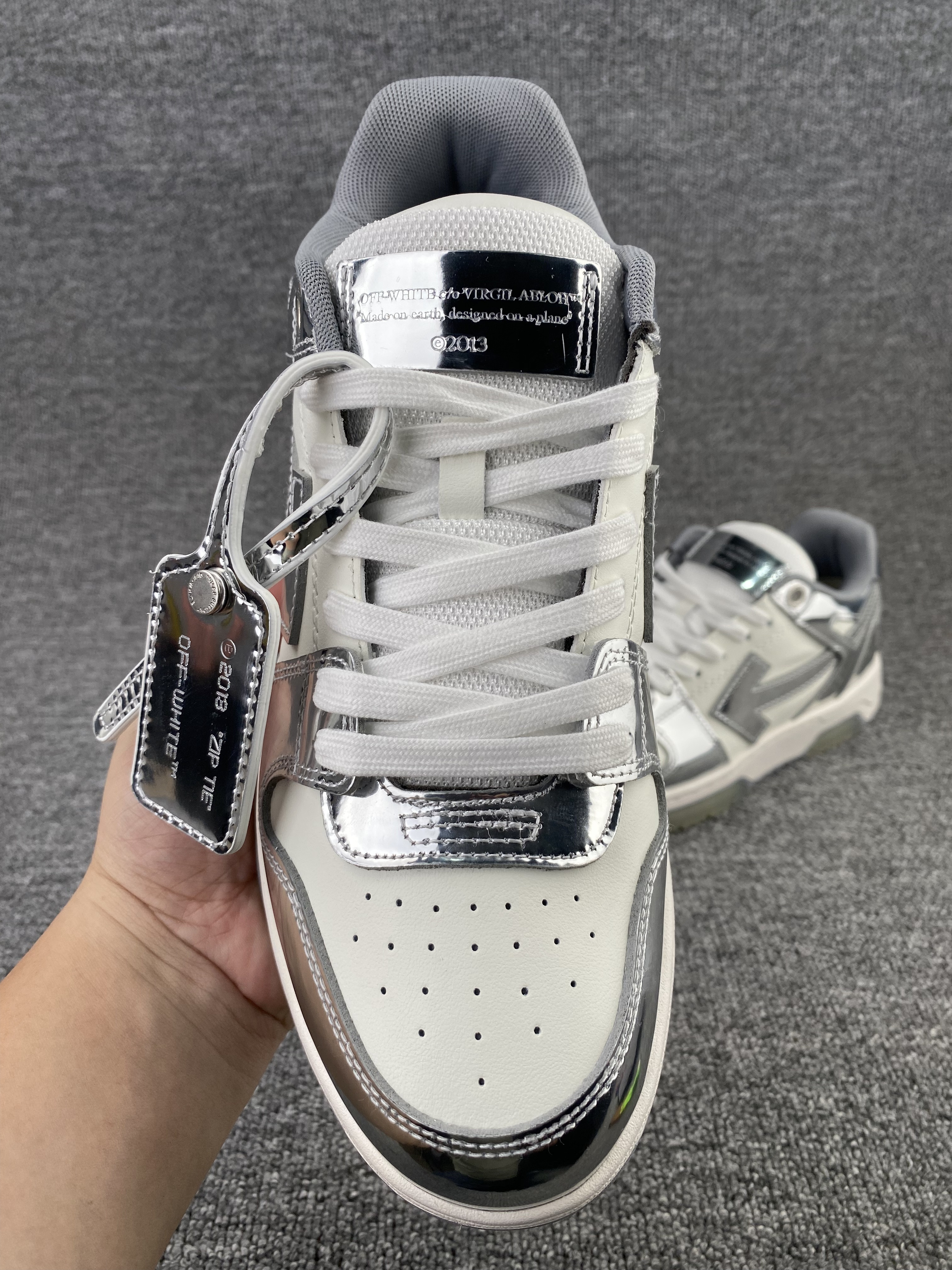 UA OFF-WHITE OUT OF OFFICE LOW