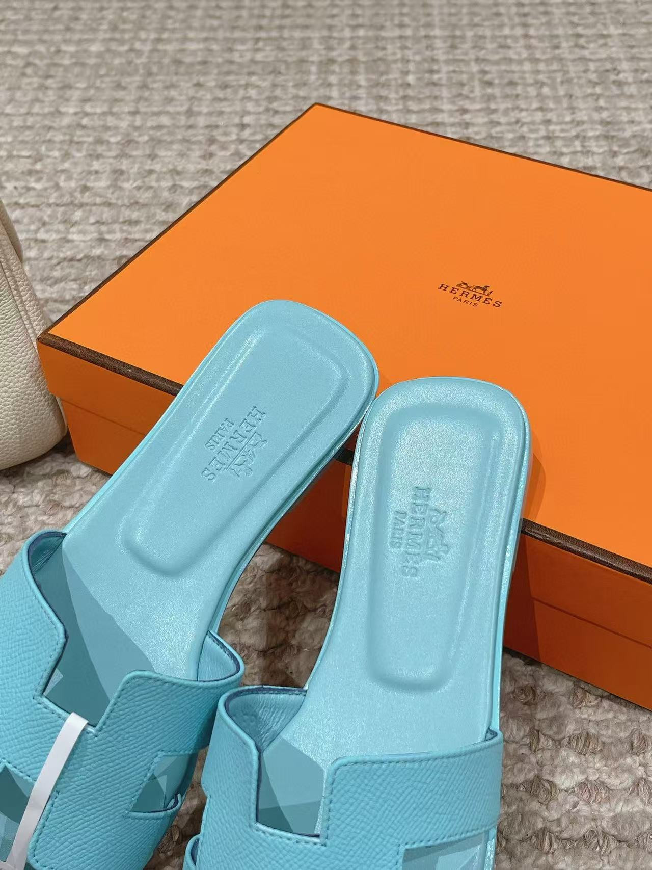 UA Hermès Oran sandal