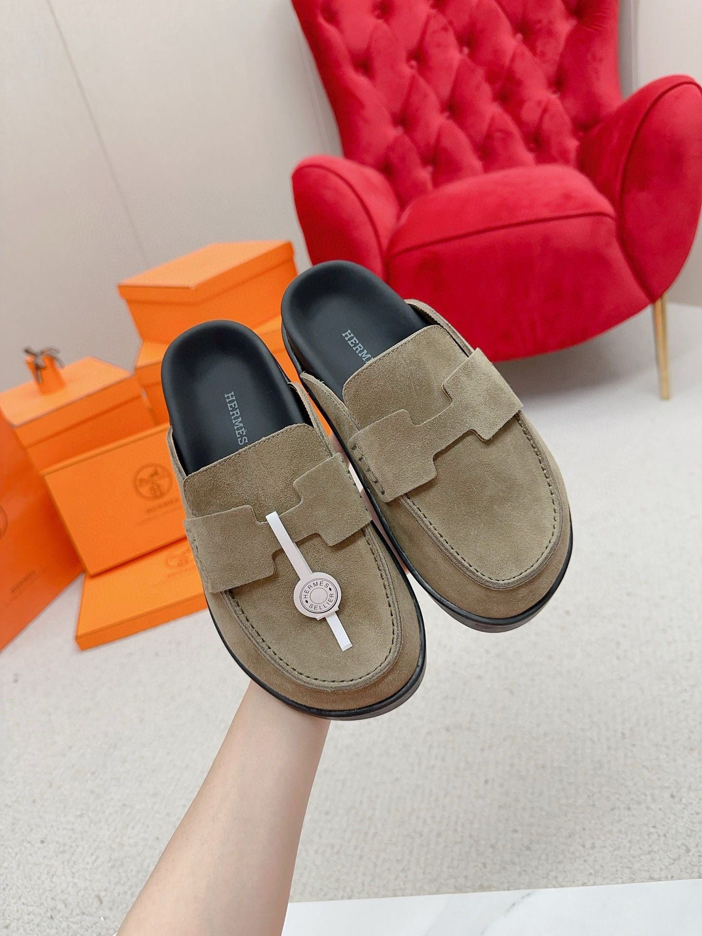UA Hermès slippers