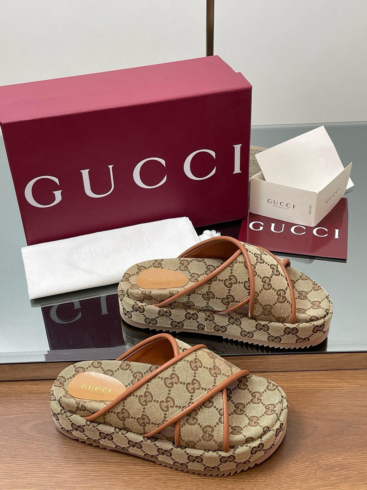 ua G*u*i criss cross slide sandals