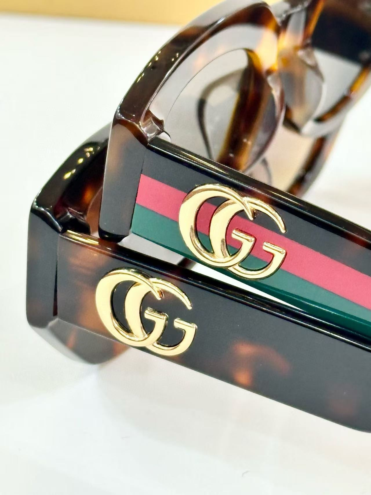 G*u*i glasses gg1843s