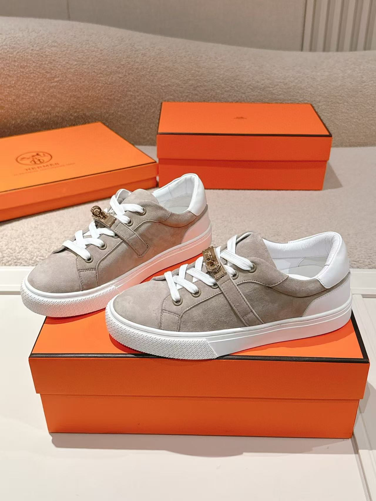 UA Hermès Day sneaker