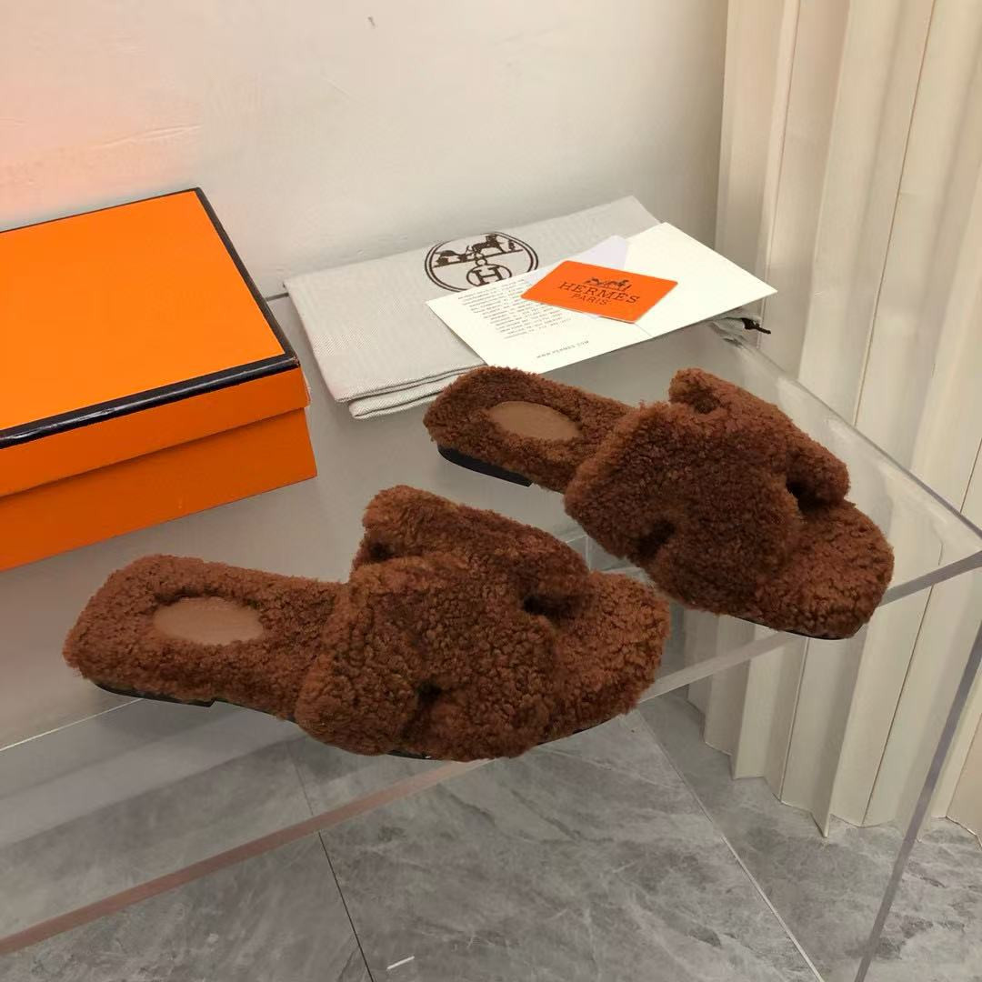 UA Hermès Oran sandal