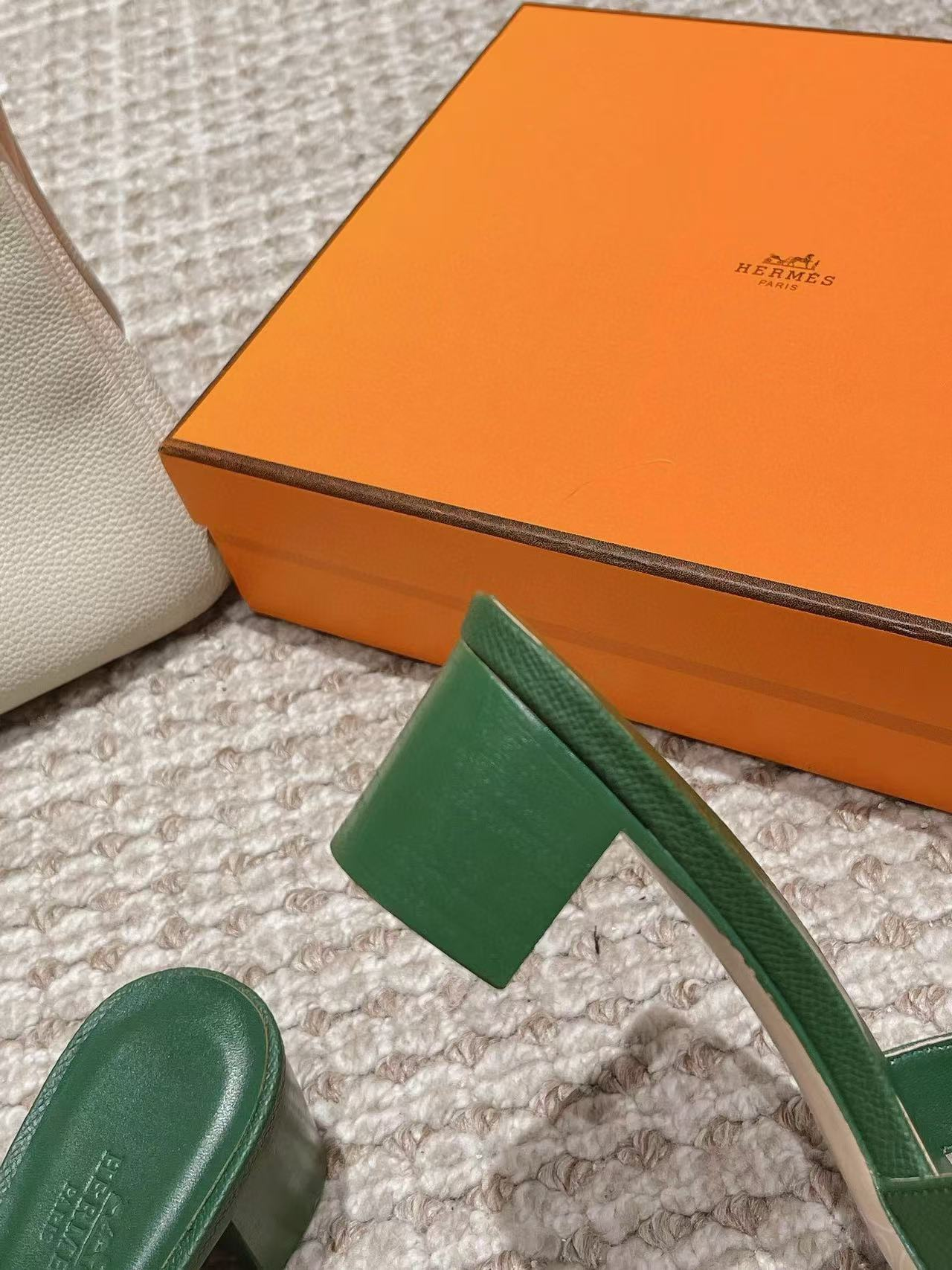 UA Hermès Oasis sandal