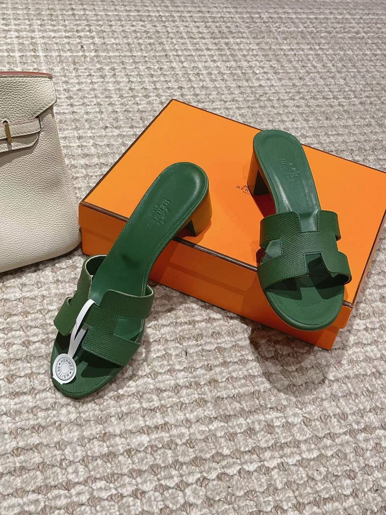 UA Hermès Oasis sandal