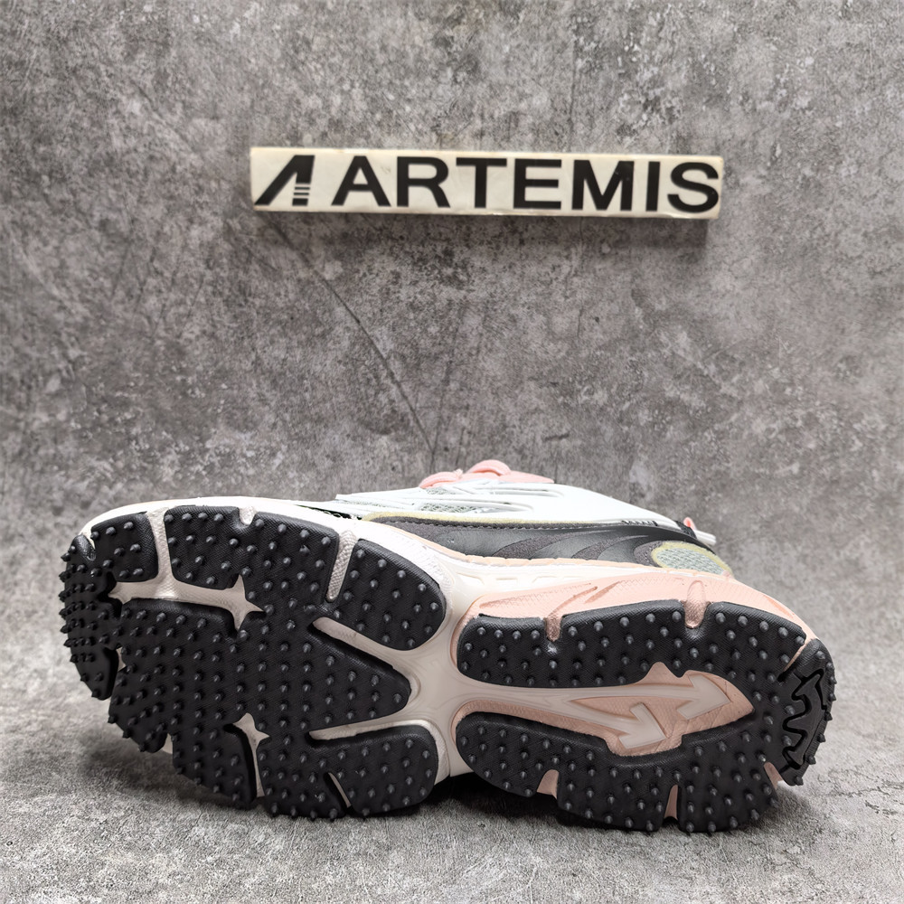 UA Off-White "BE RIGHT BACK"