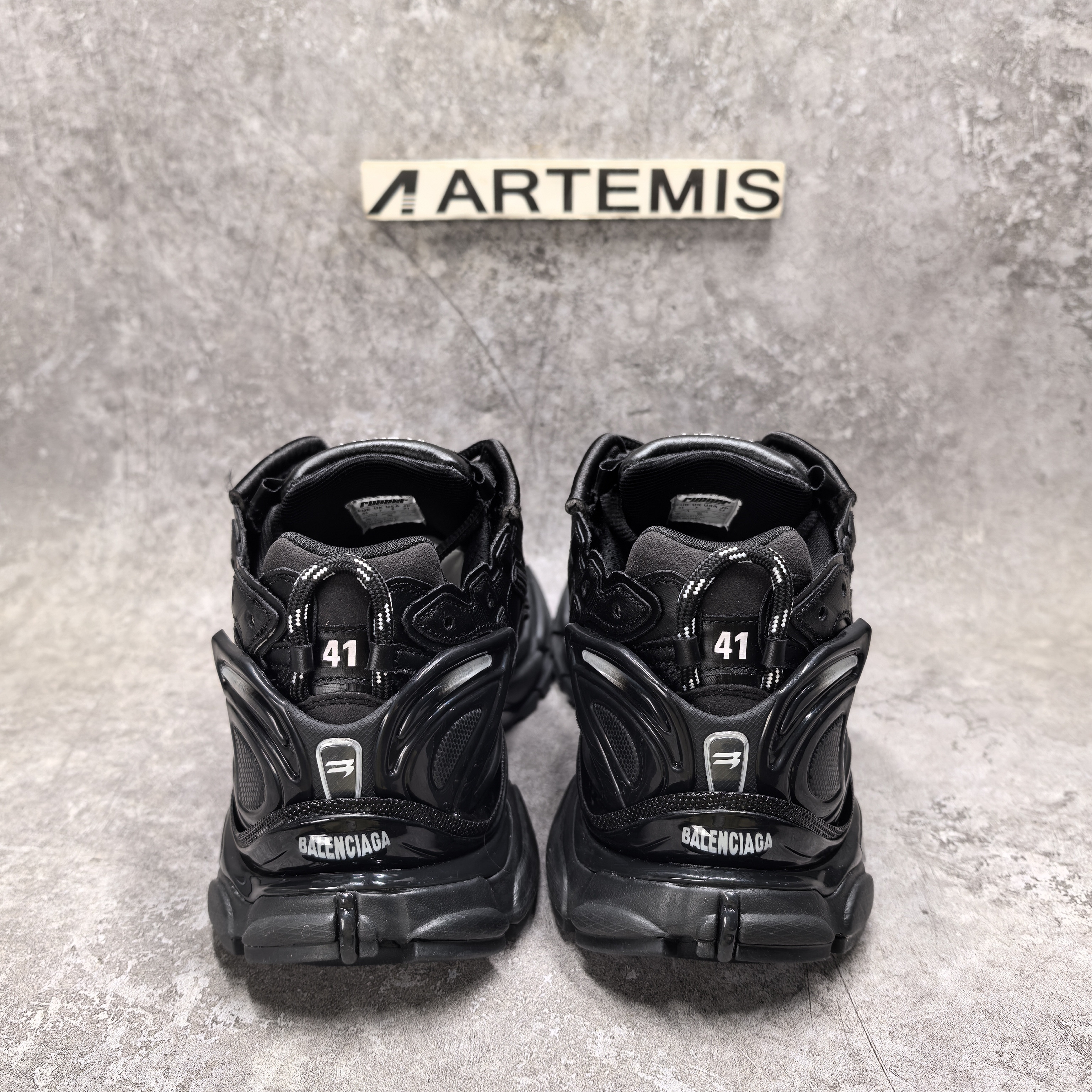 ua Ba*len*cia*ga runner sneaker