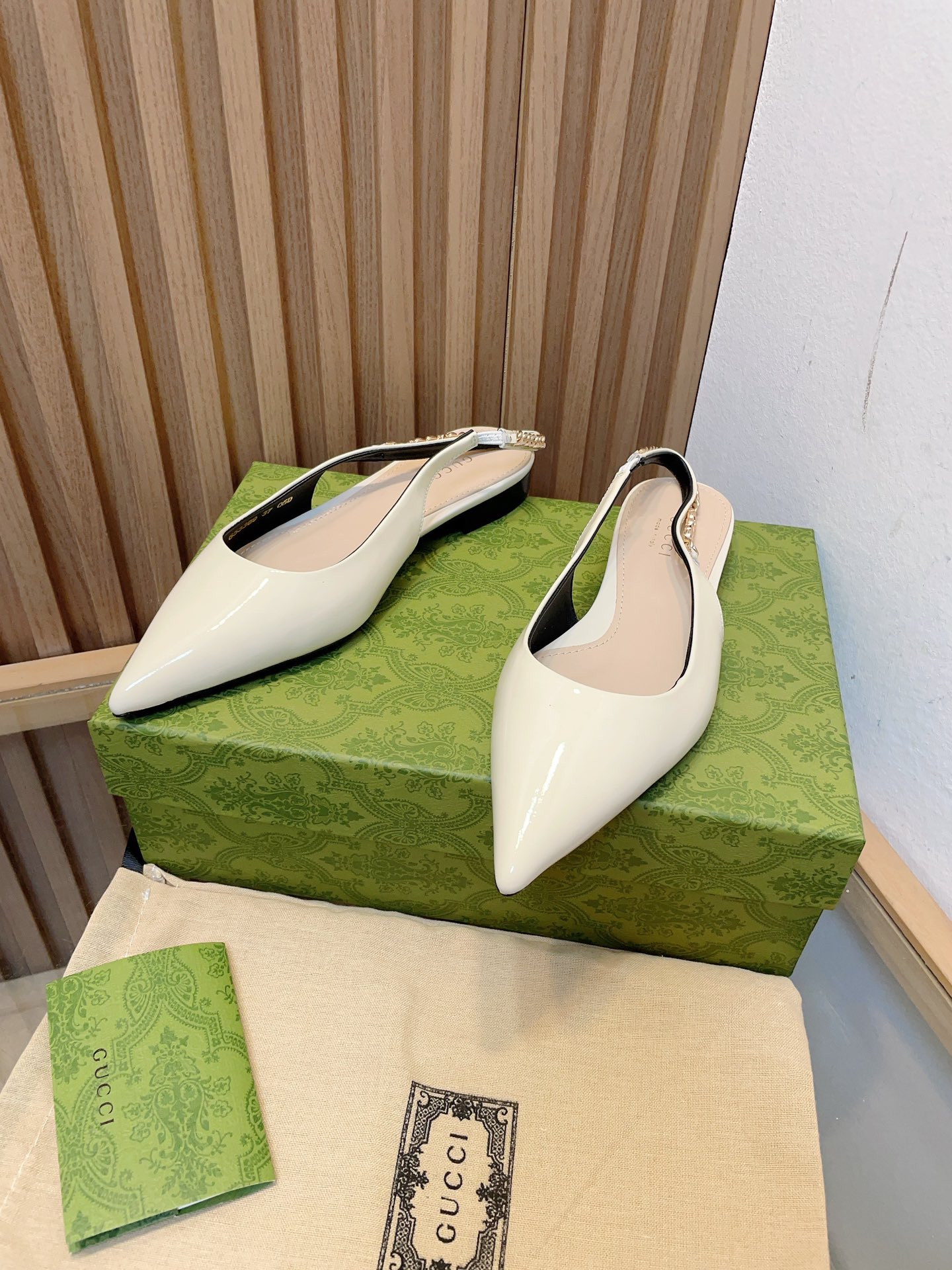 G*u*i signoria slingback pump flat shoes