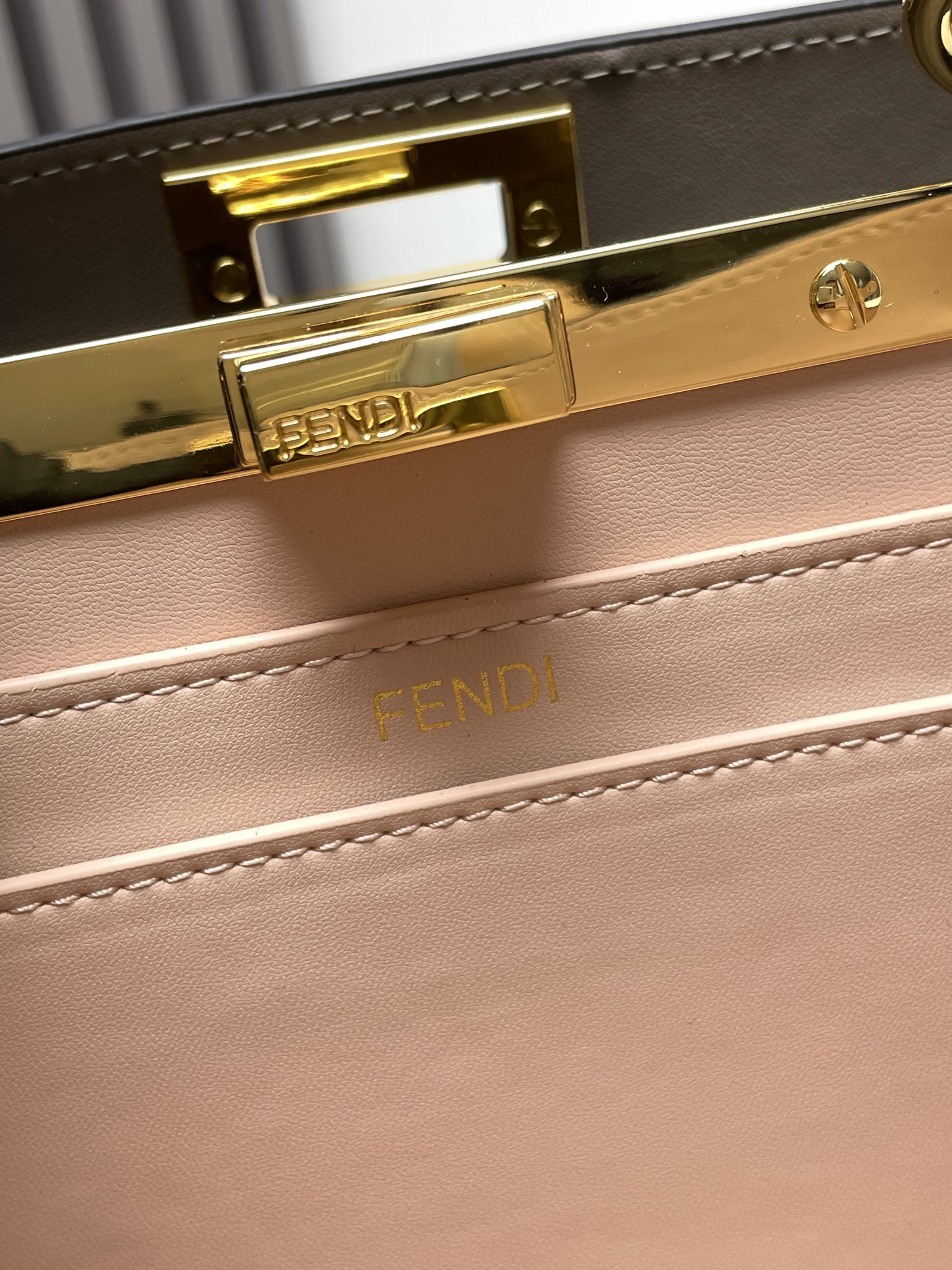 F**di small peekaboo 27x21x9.5cm