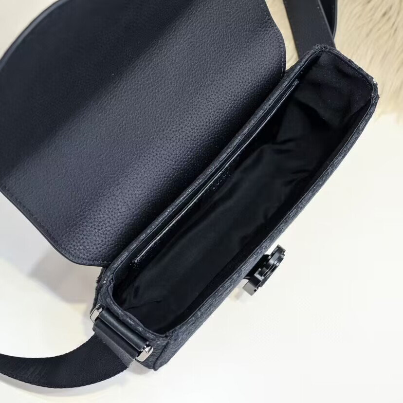 D*or saddle messenger bag with flap 23 x18 x6cm