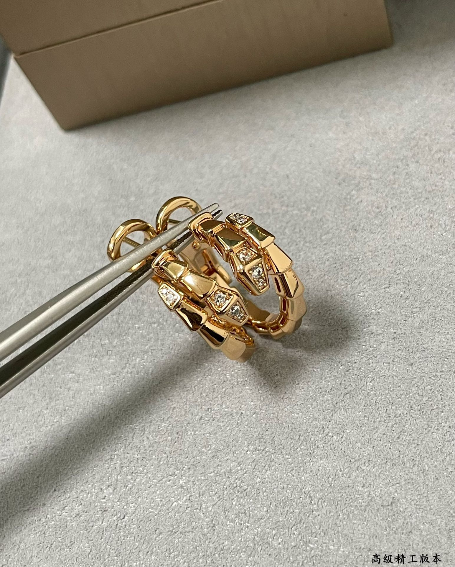 B*l*ai head and tail drill snake earrings