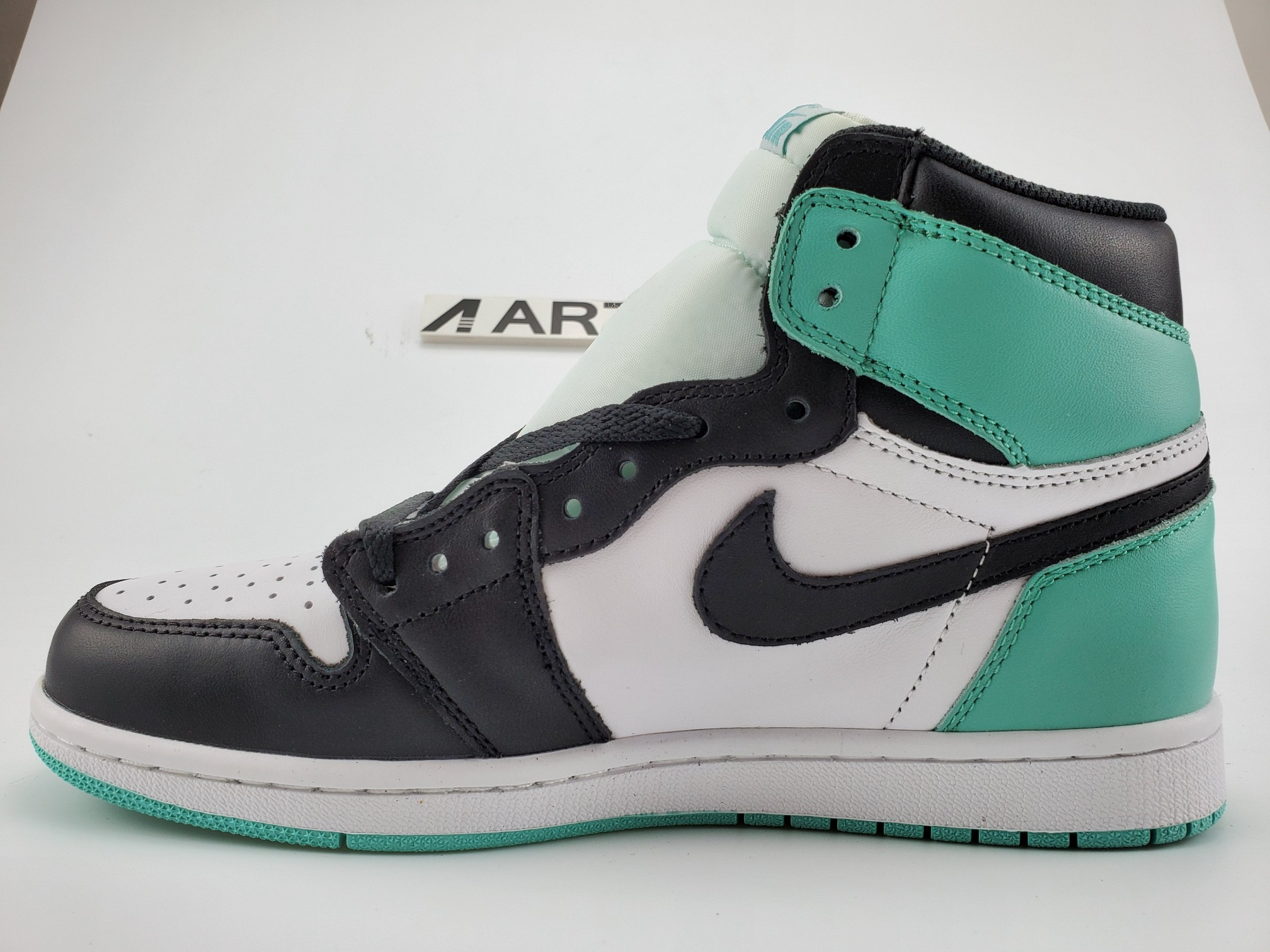 Jordan 1 Retro High Igloo