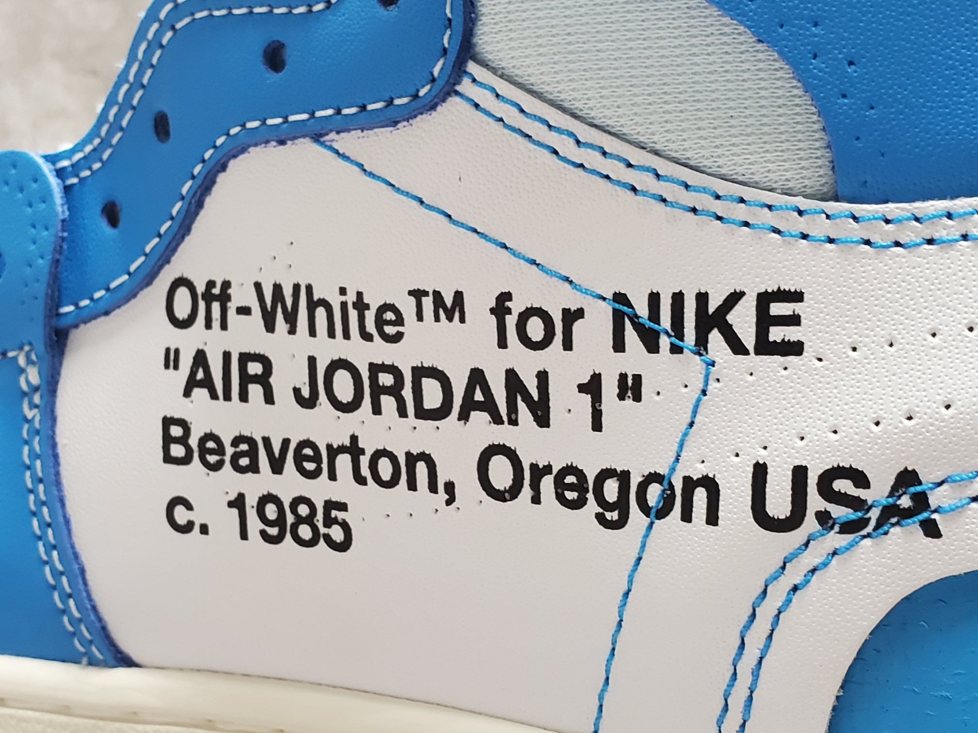 Air Jordan 1 Retro High Off-White University Blue