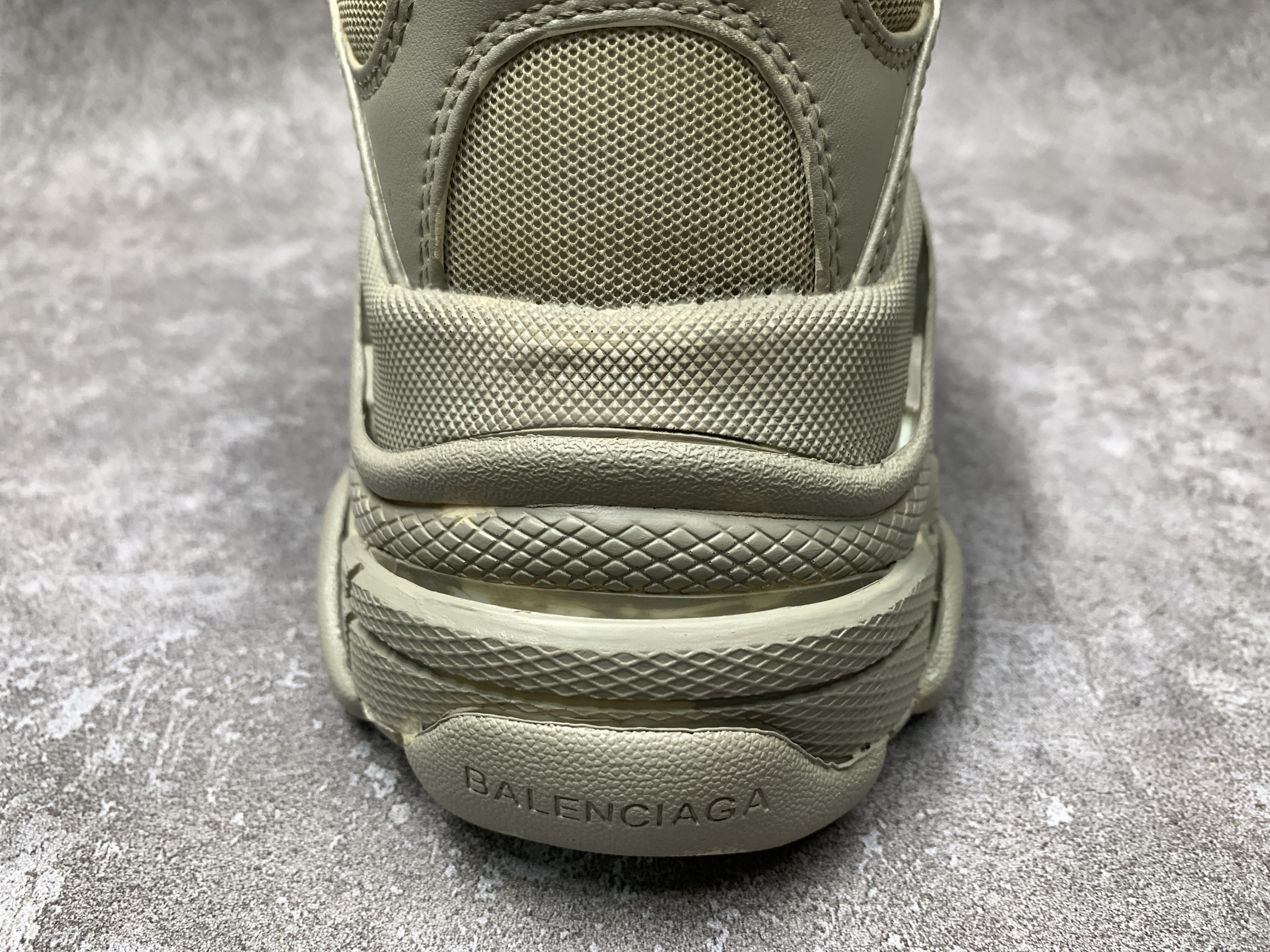 Balenciga Triple S Sneaker Light Beige Faded