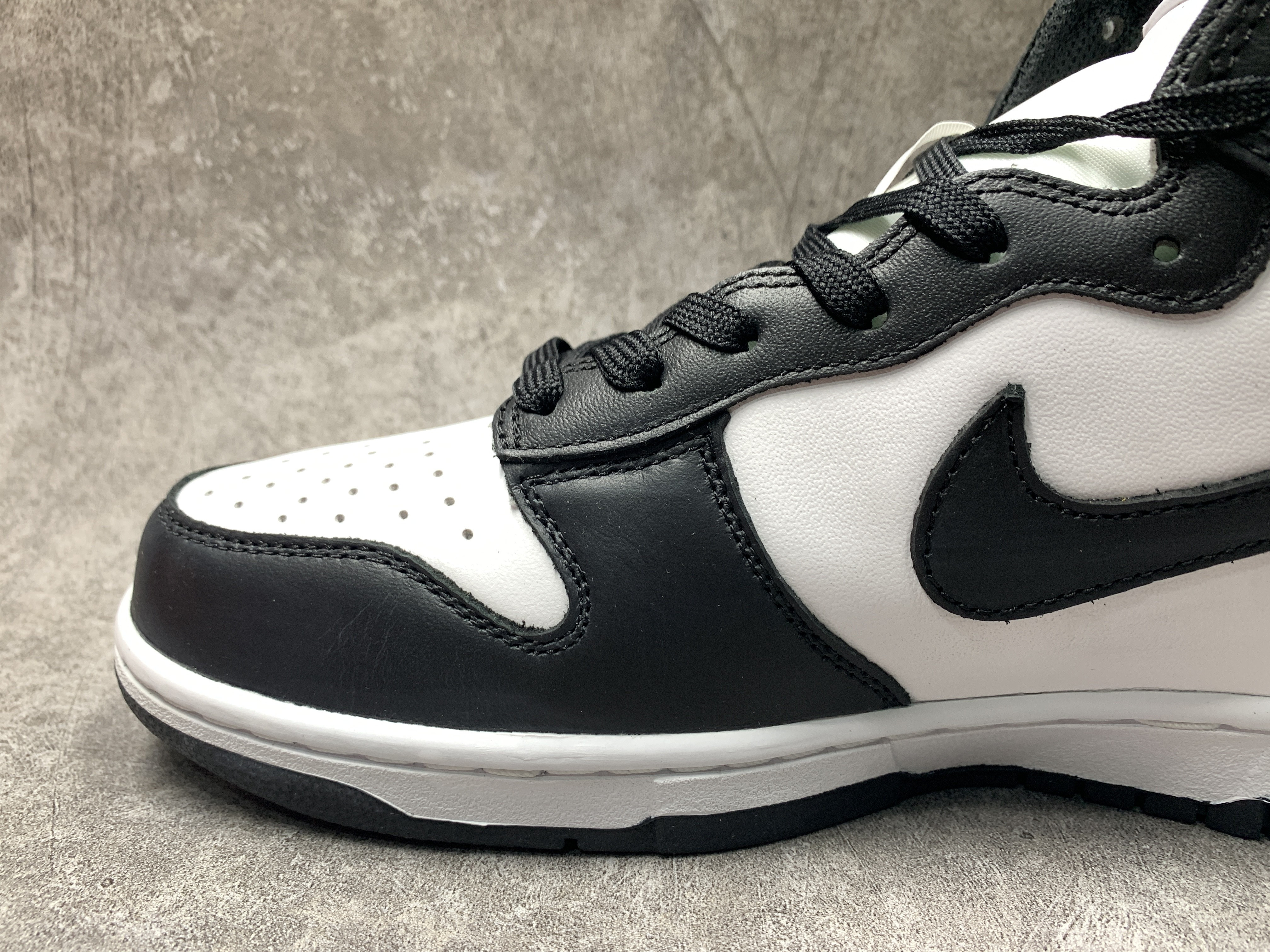 Nike Dunk High Panda