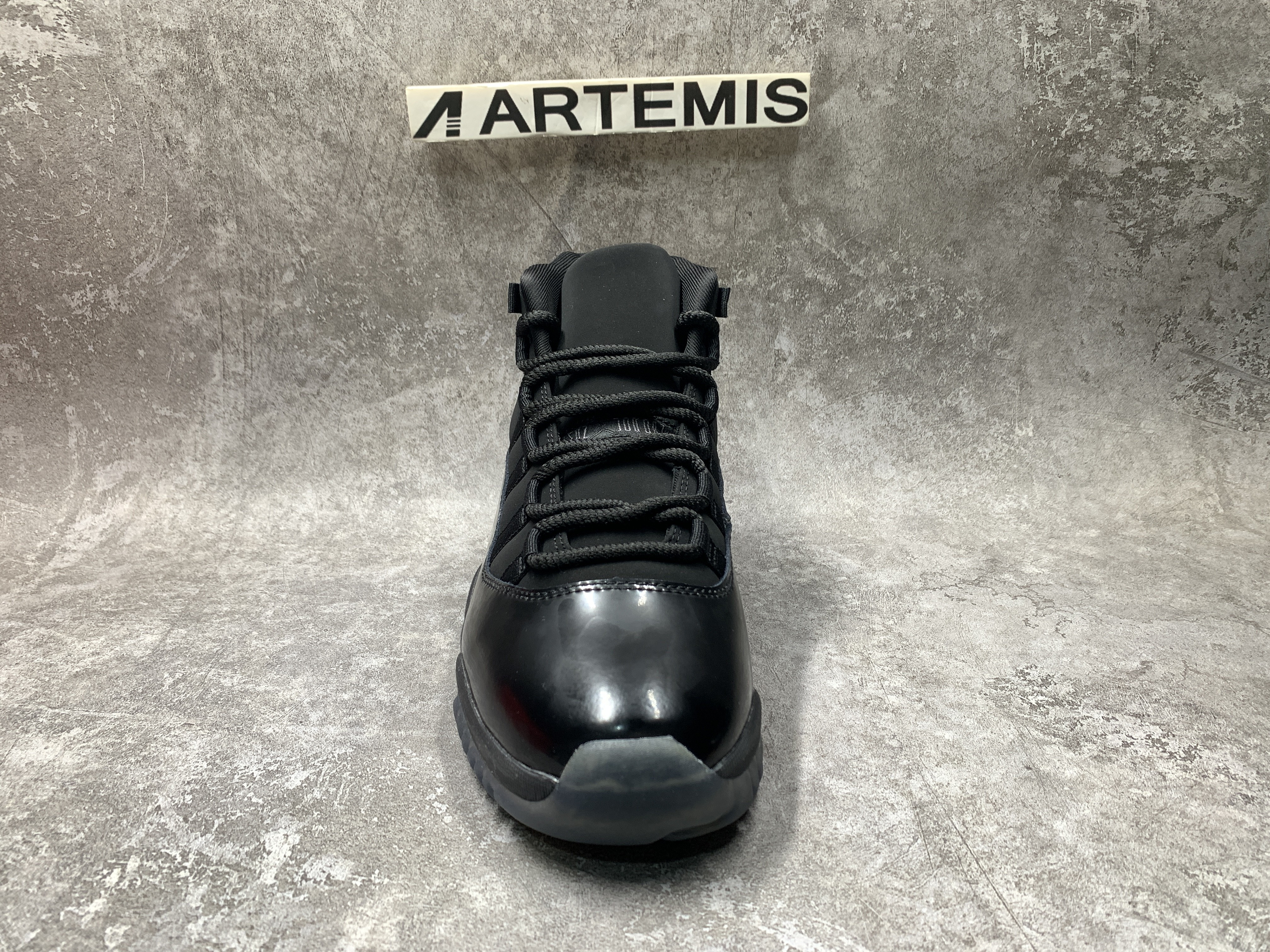 Air Jordan 11 Retro Cap and Gown