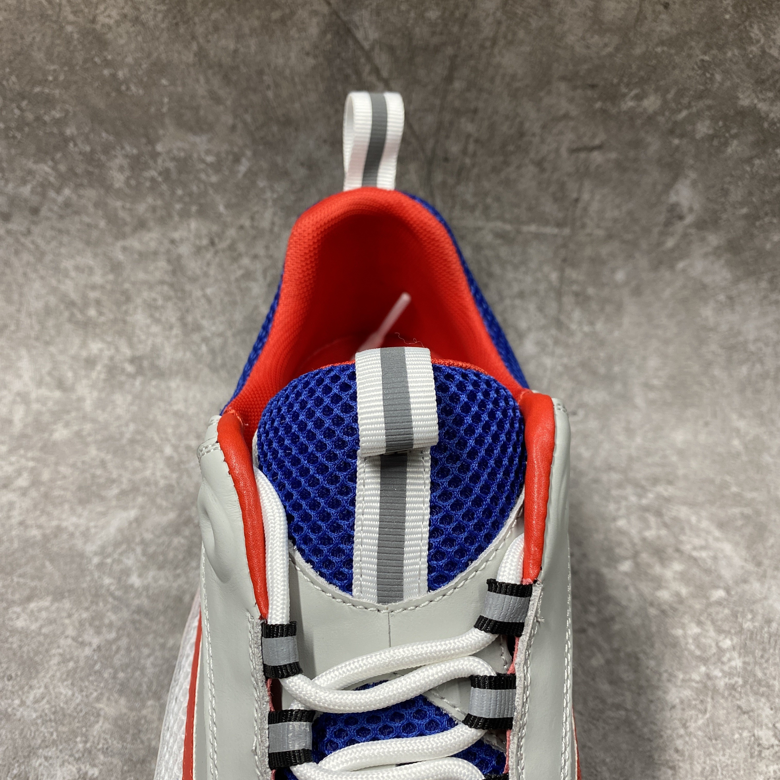 D*or b22 white red blue