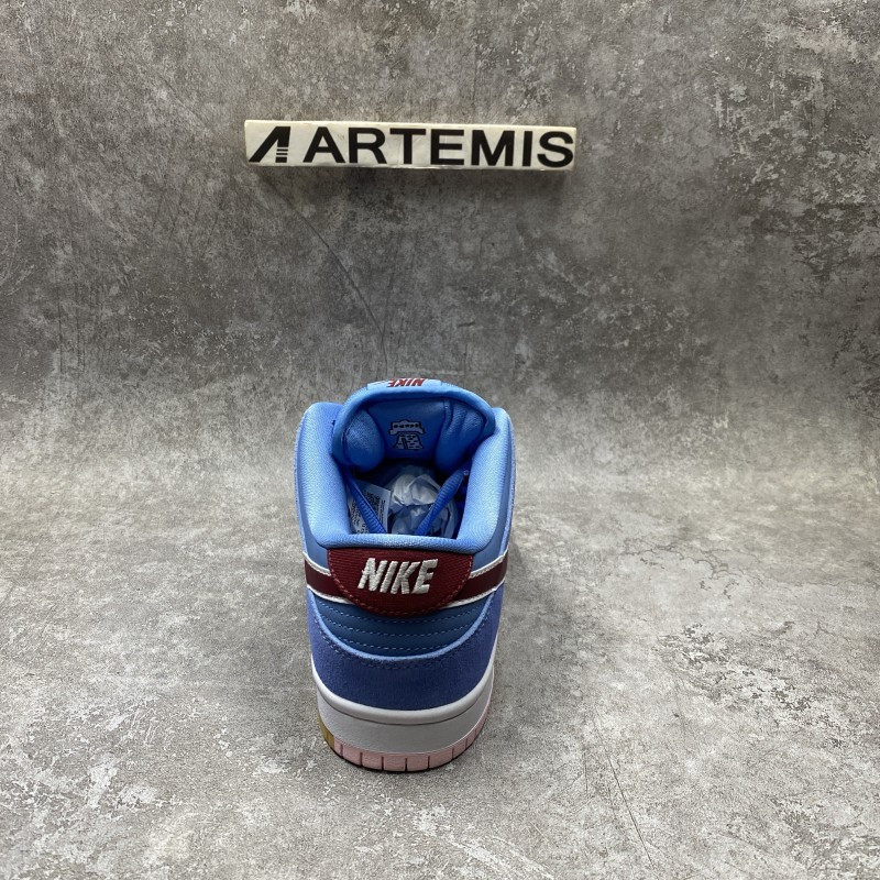 Nike SB Dunk Low Philadelphia Phillies