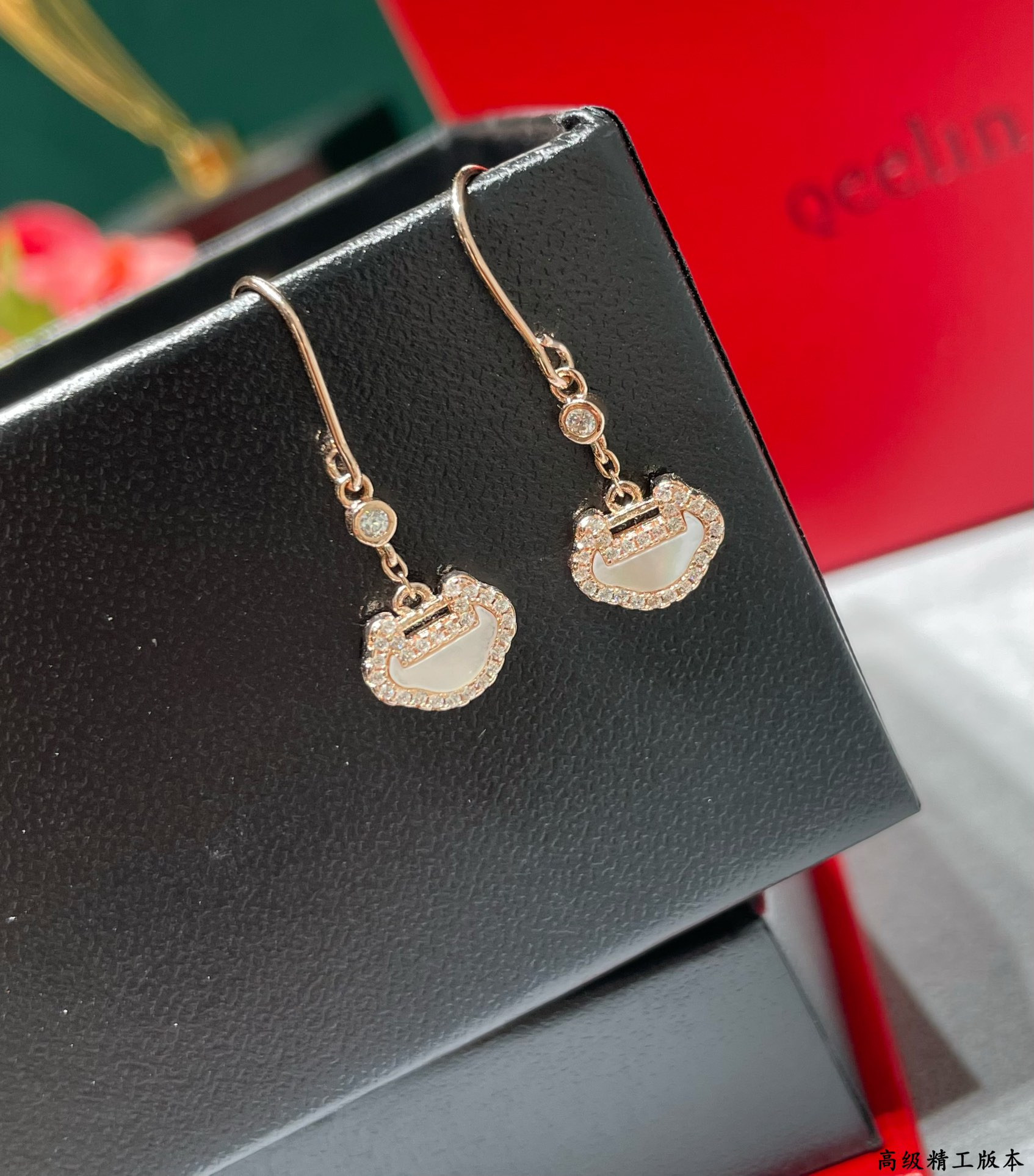 Qeelin White Mother-of-Pearl Ruyi Earrings