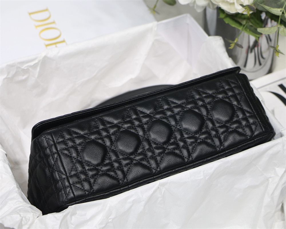 large d*or caro bag black S*pple cannage calfskin 29 x 18 x 10 cm