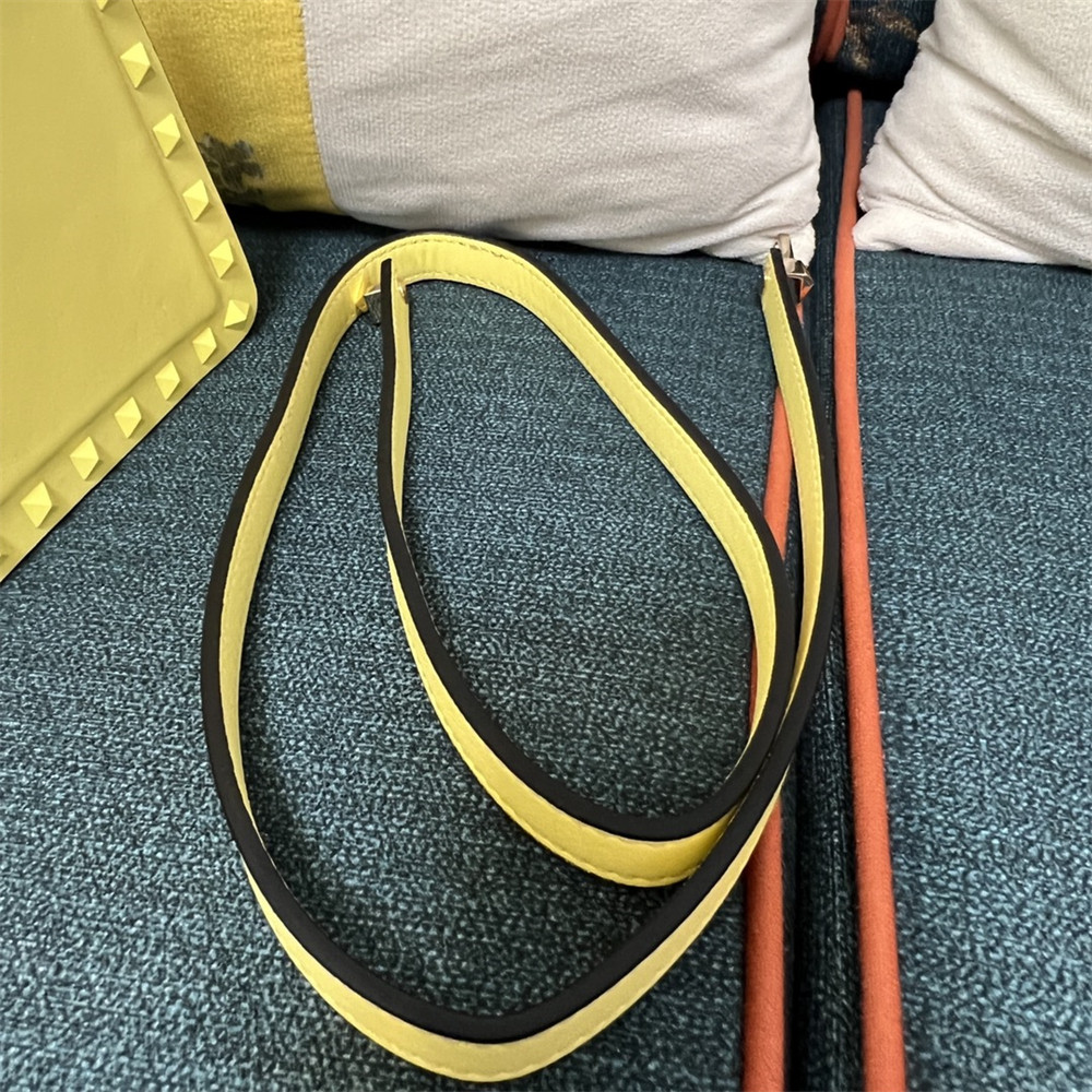 VALENTINO GARAVANI ROCKSTUD23 SMALL SMOOTH CALFSKIN SHOULDER BAG YELLOW