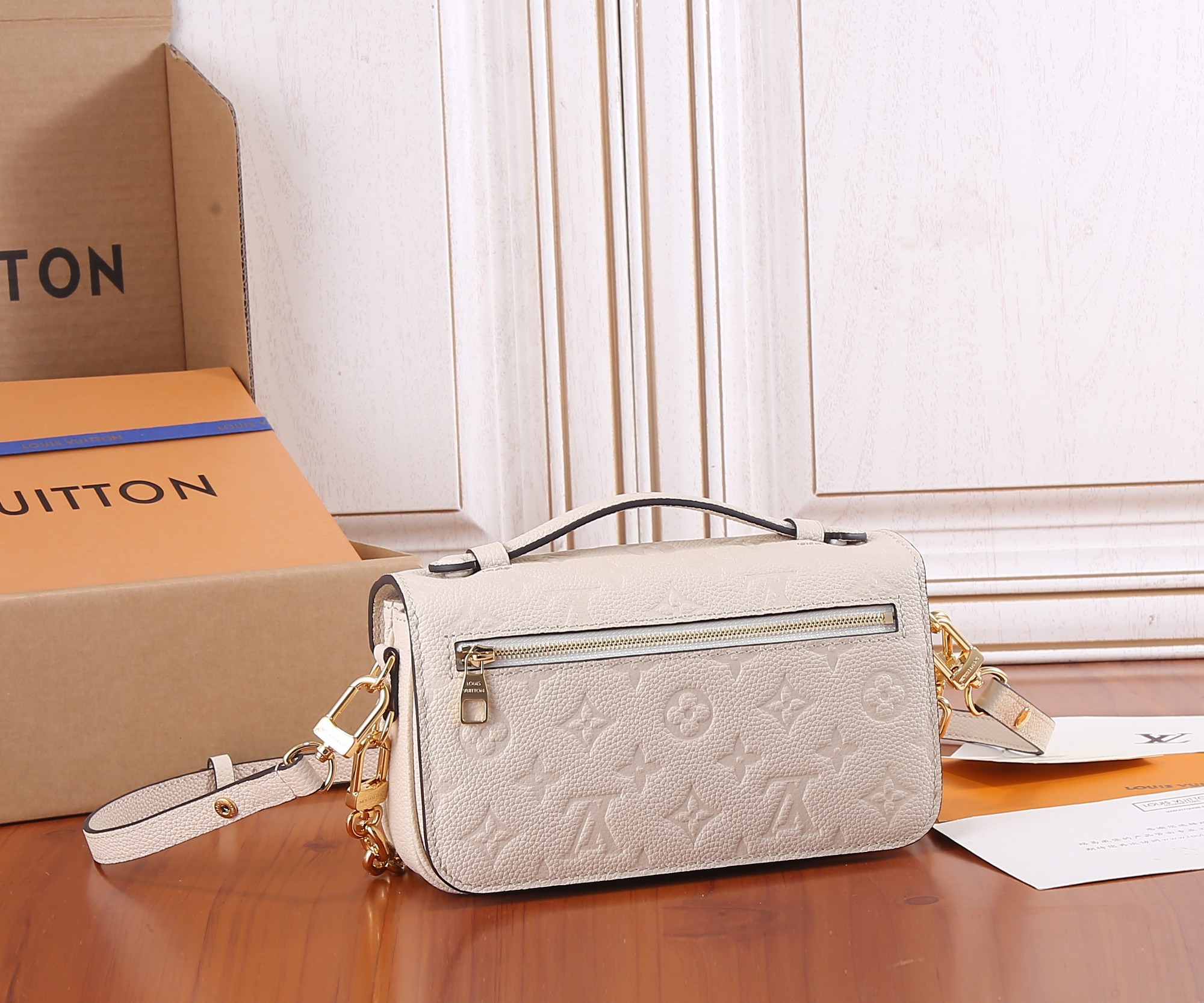 LV Pochette Métis East West M22942 21.5 x 13.5 x 6 cm