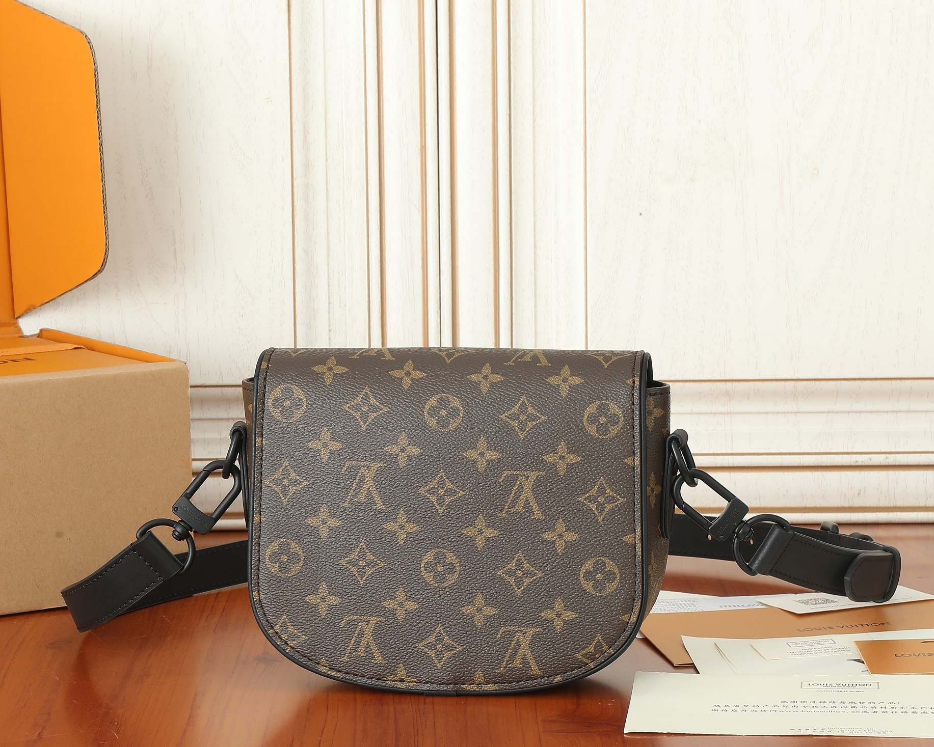 LV Montsouris Messenger PM M47060 7.9 x 6.7 x 2.8 inches