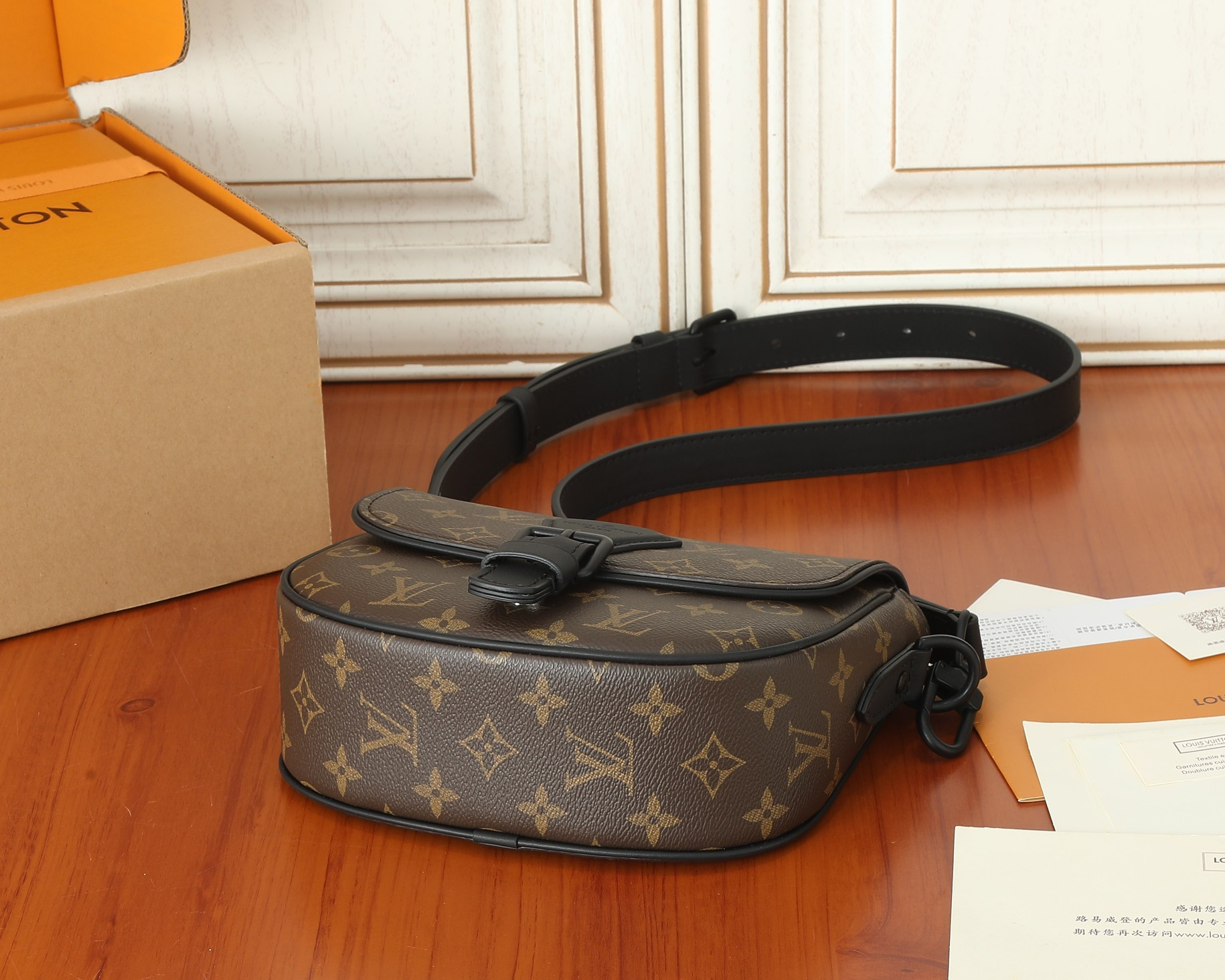 LV Montsouris Messenger PM M47060 7.9 x 6.7 x 2.8 inches