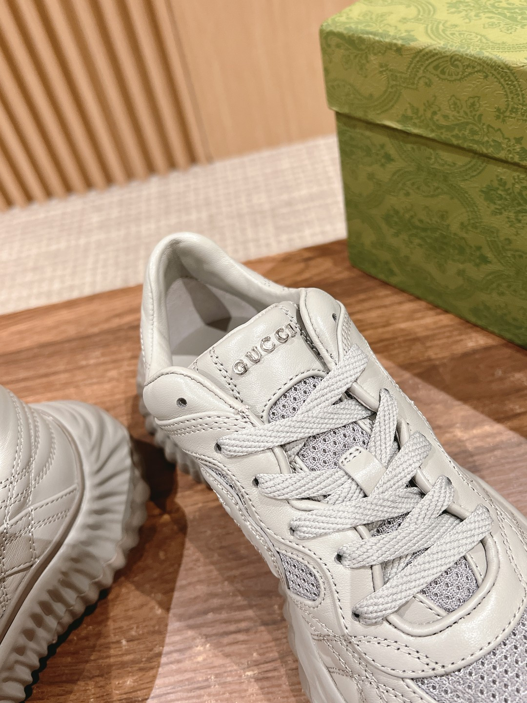 ua G*u*i ripple sneaker