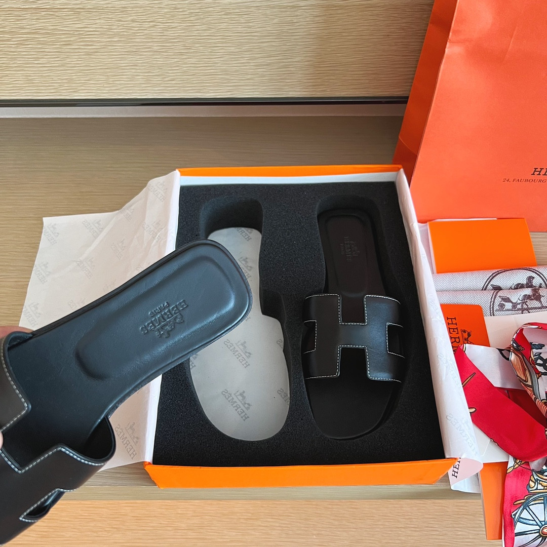 UA Hermès Oran sandal