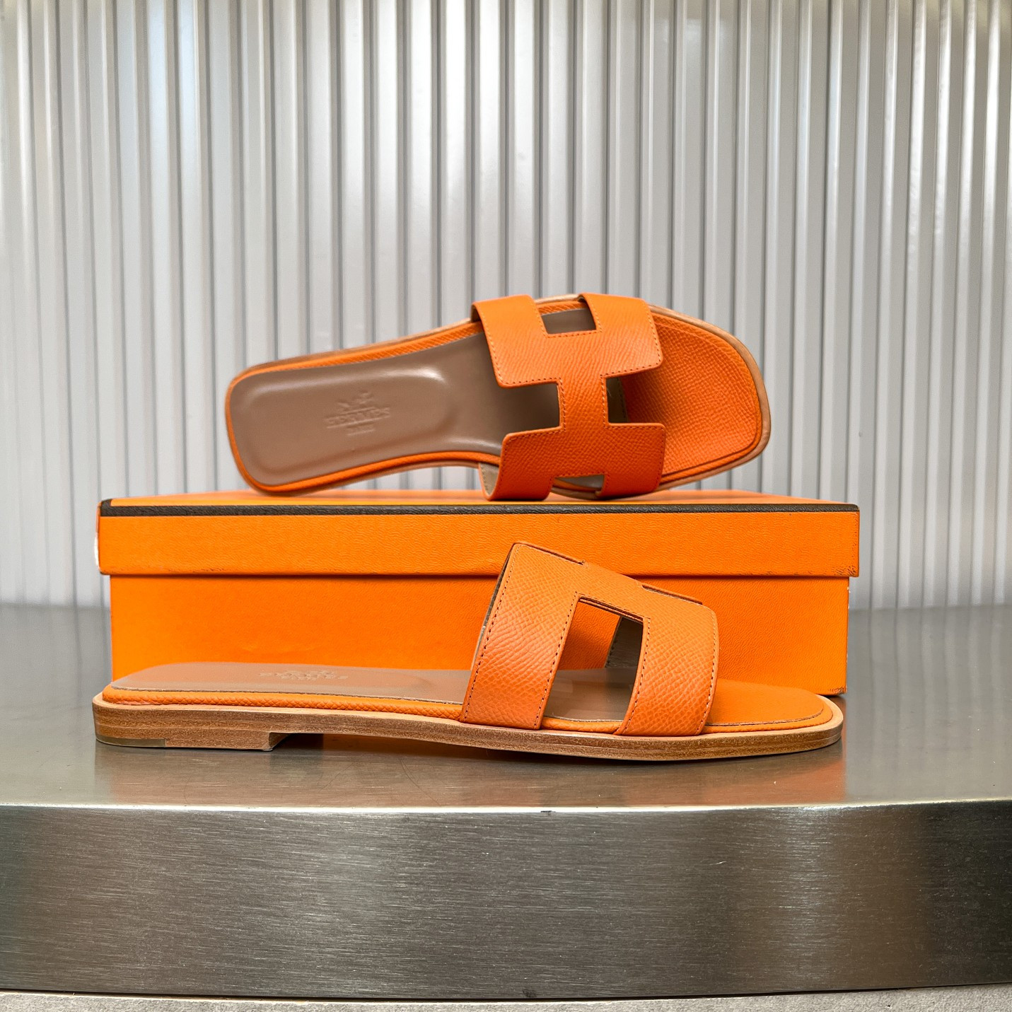 UA Hermès Oran sandal