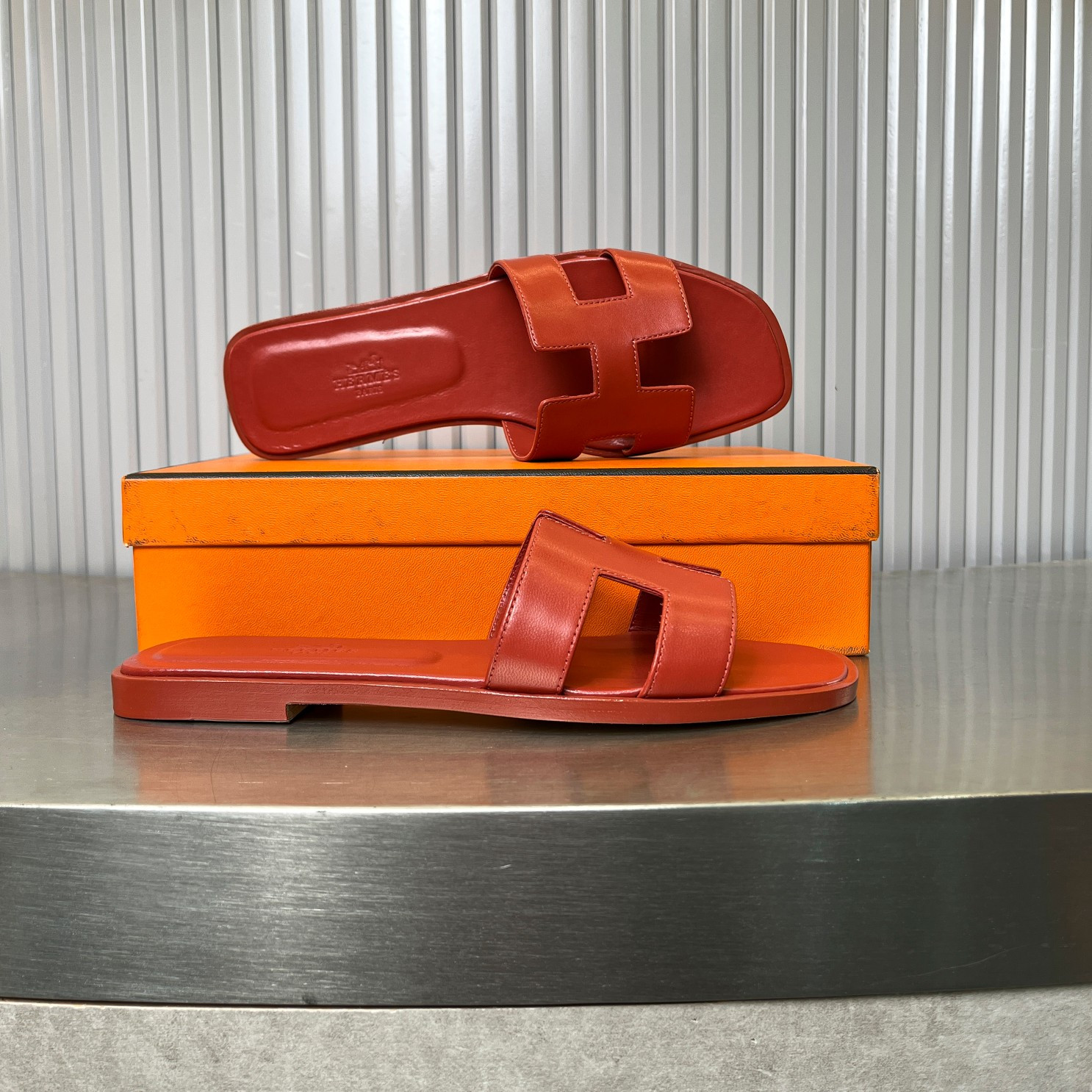 UA Hermès Oran sandal