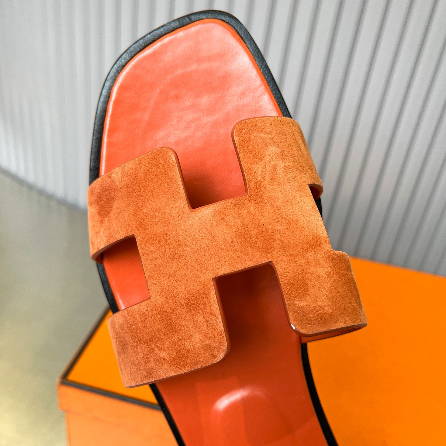 UA Hermès Oran sandal