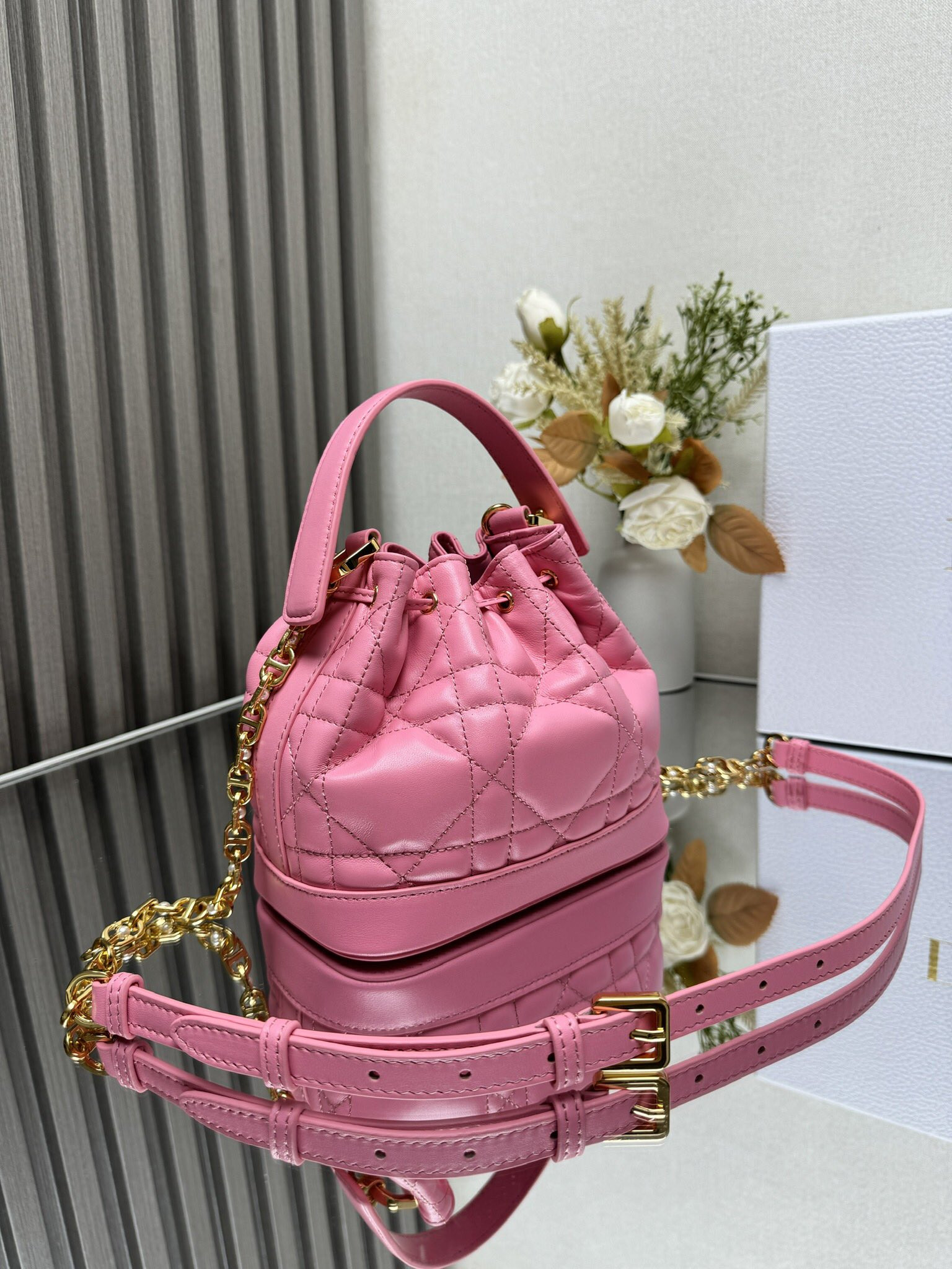 small D*or jolie bucket bag 17 x 16 x 10.5 cm