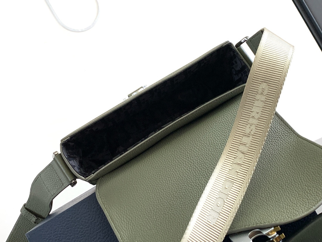 D*or saddle messenger bag 24 x 16.5 x 5.5 cm