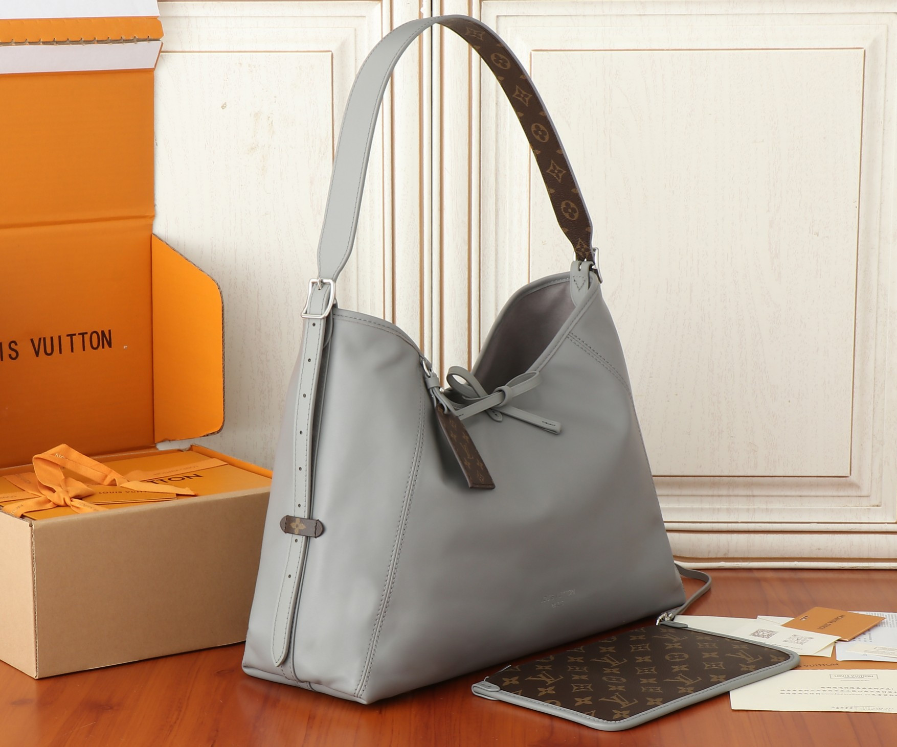 LV CarryAll Dark M12583 39x30x15CM