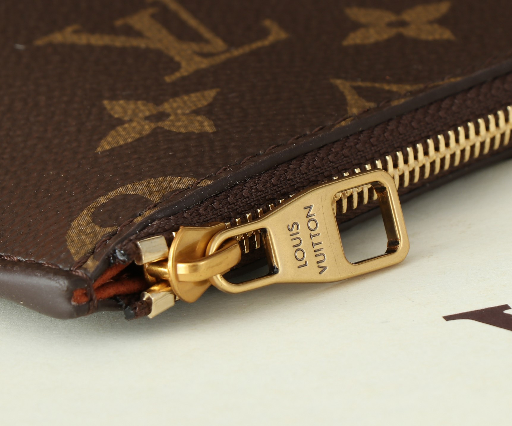 LV Low Key Cabas MM M25341 47x30x14cm