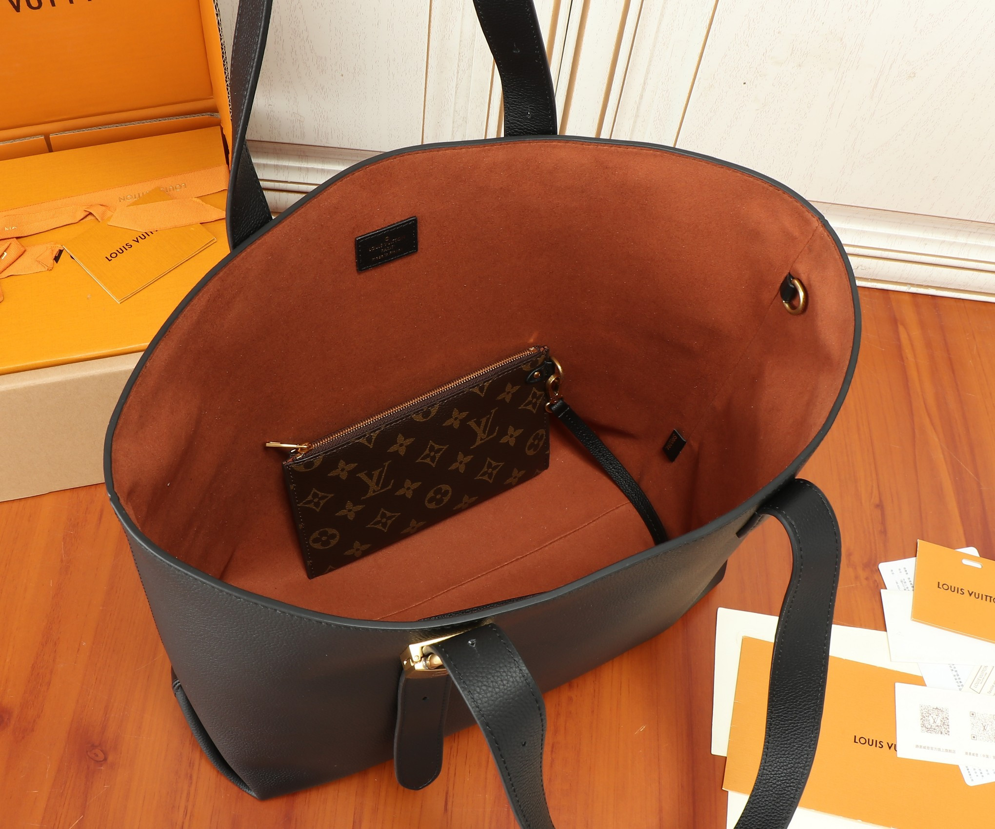 LV Low Key Cabas MM M25341 47x30x14cm