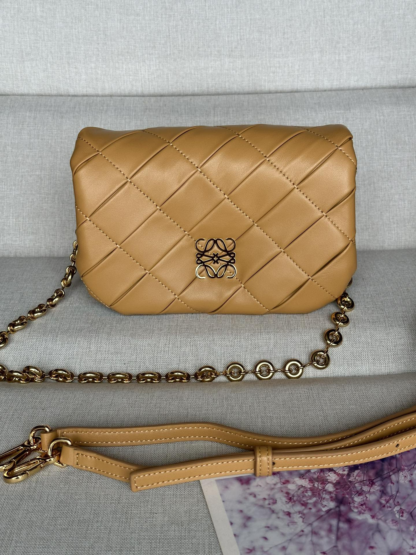 L0ew* mini puffer goya in pleated shiny nappa lambskin 20x6x13cm