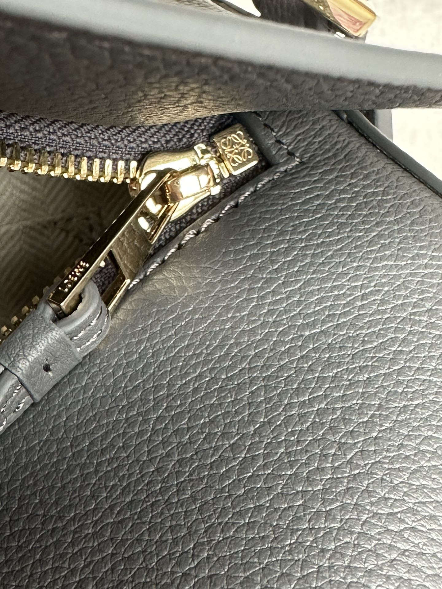 L0ew* small puzzle bag in classic calfskin (dark gray) 24x10.5x16.5cm