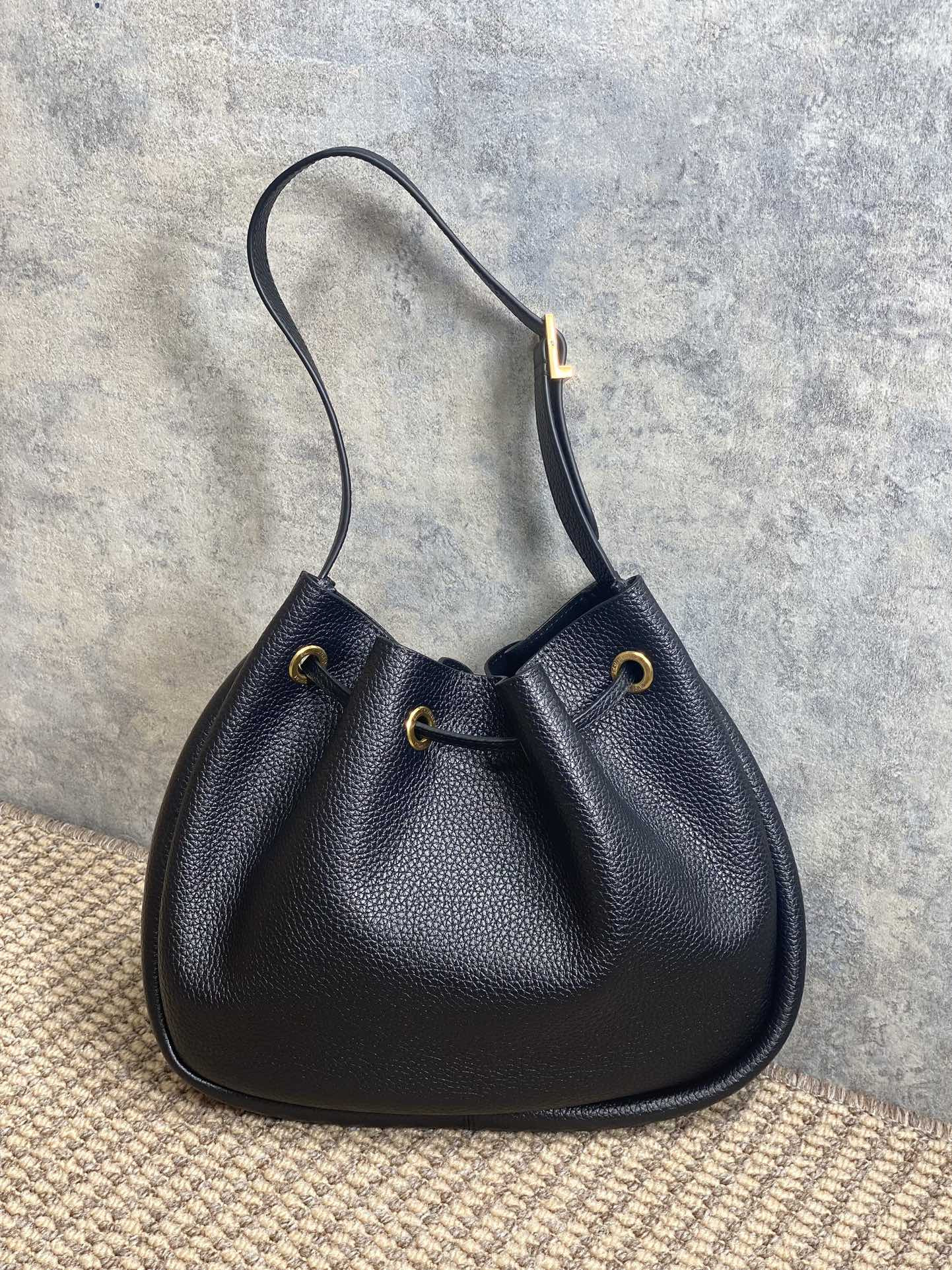 Y*L paris vii small hobo in grained leather 30x25x3cm