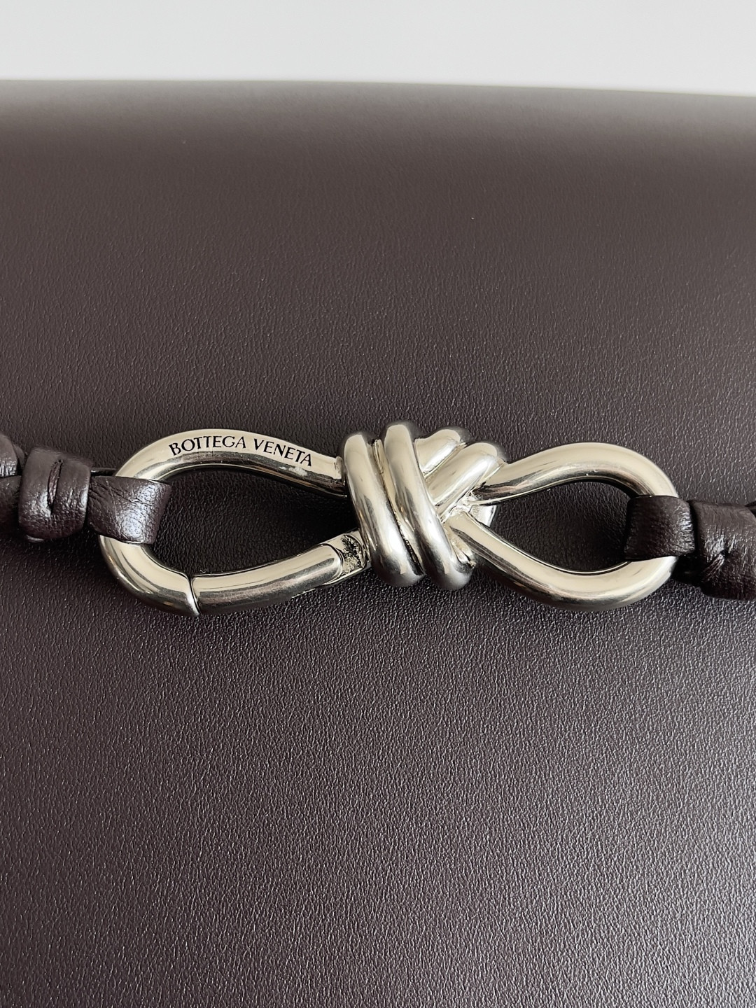 bo*te*ga Ve*ne*ta large andiamo messenger 43x32x20cm