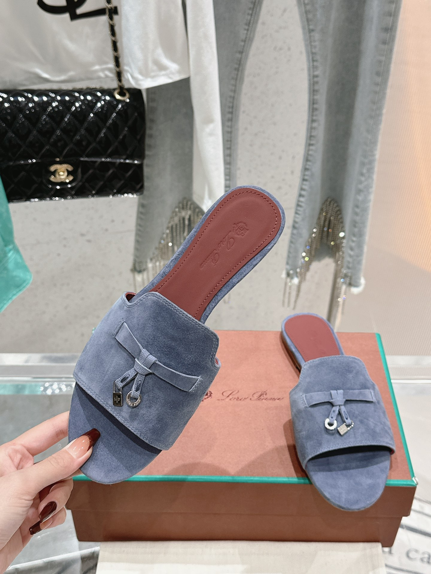 ua L**o p*ana summer charms sandal