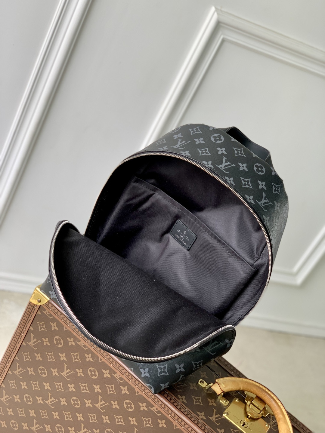 LV Discovery Slim Backpack M14020 28x38x13cm