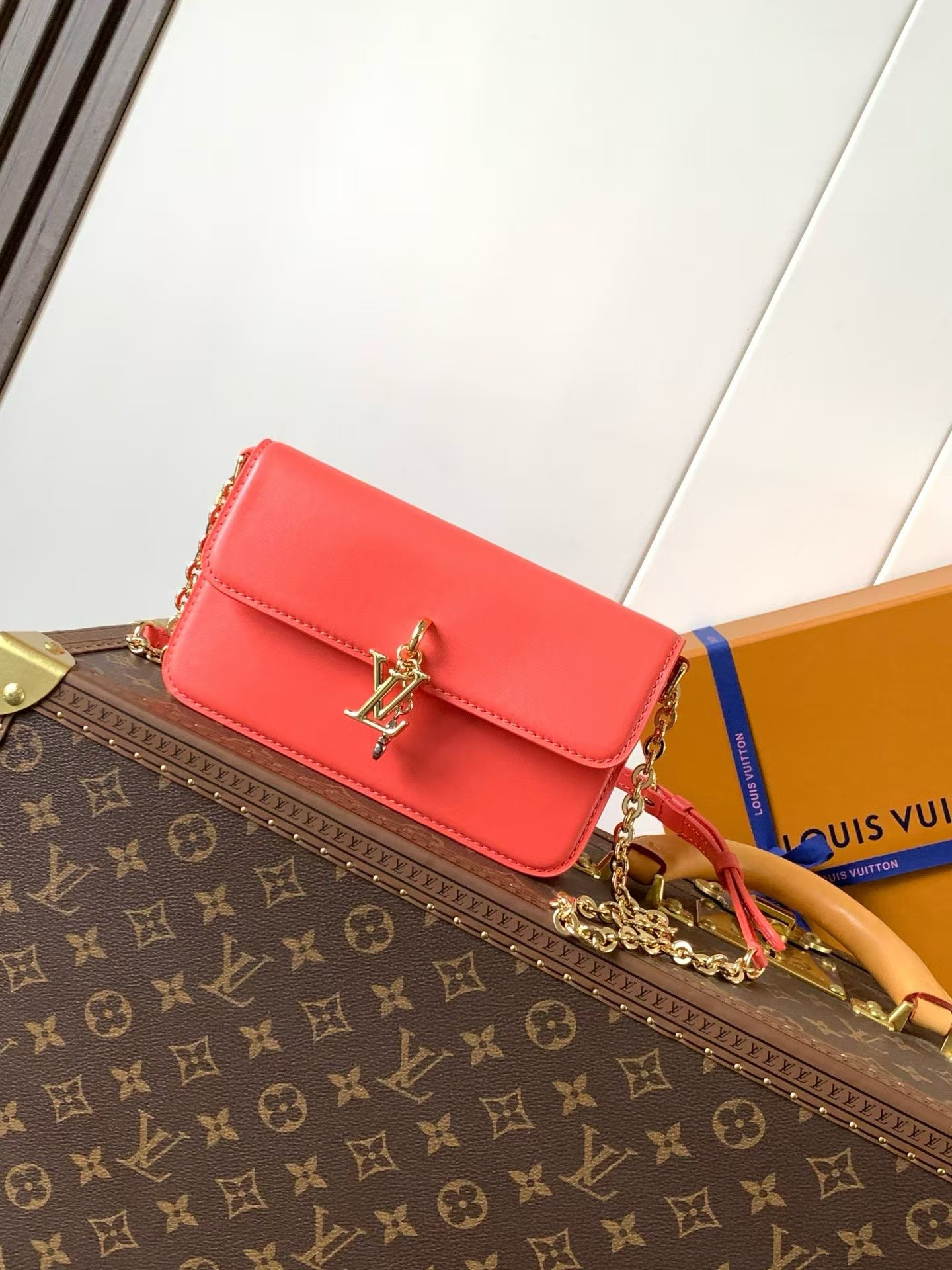 LV Wallet On Chain LV Bloom M14548 20x11.5x4cm