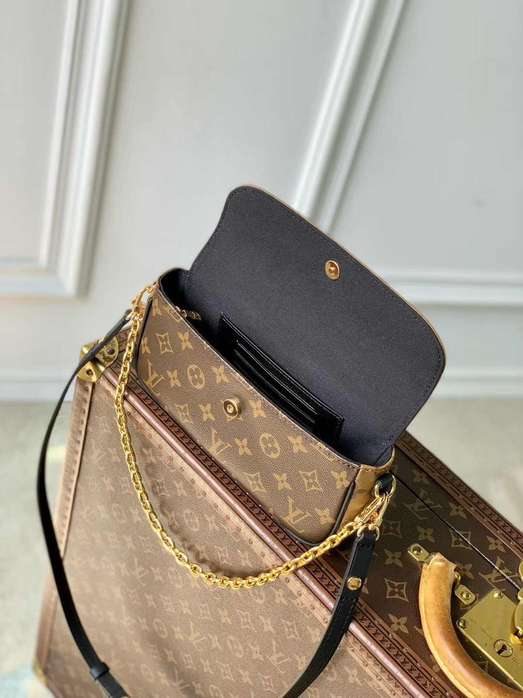 LV Wallet On Chain Ivy M26587 23.5x12x4.3cm